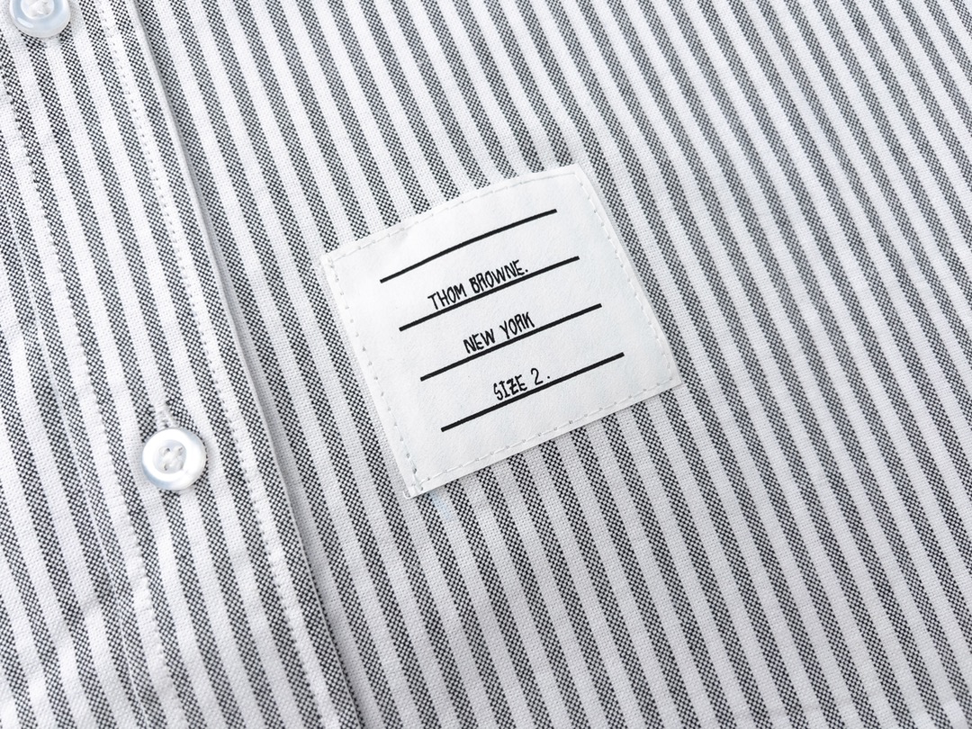 Tom Browne’s Classic Striped Oxford Swirl Shirt in Blue Grey, Sizes 0-4 - 图片 6