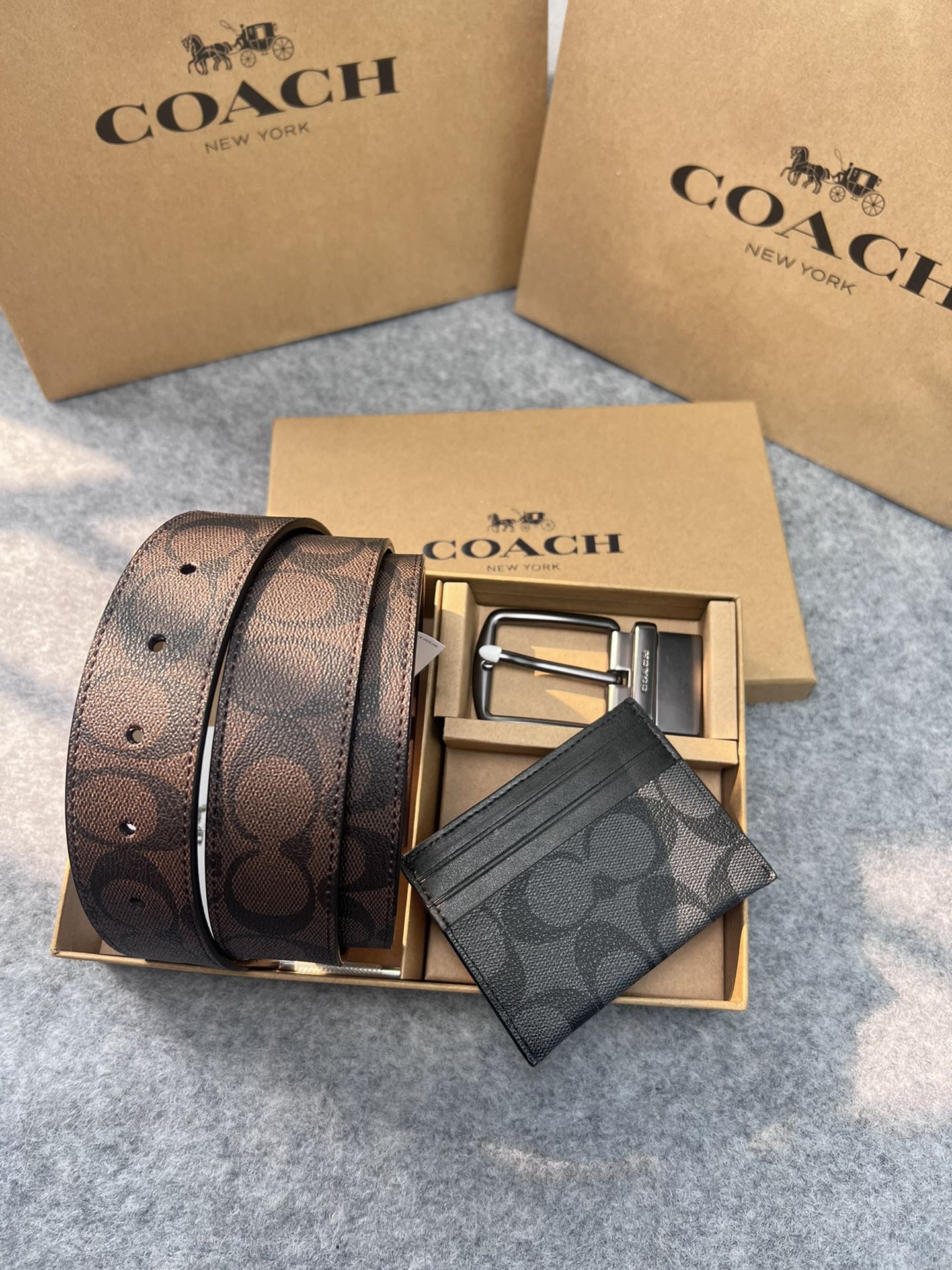 Coach ～coach 送礼男款精品皮带64839咖啡色配黑色短款钱包F31541