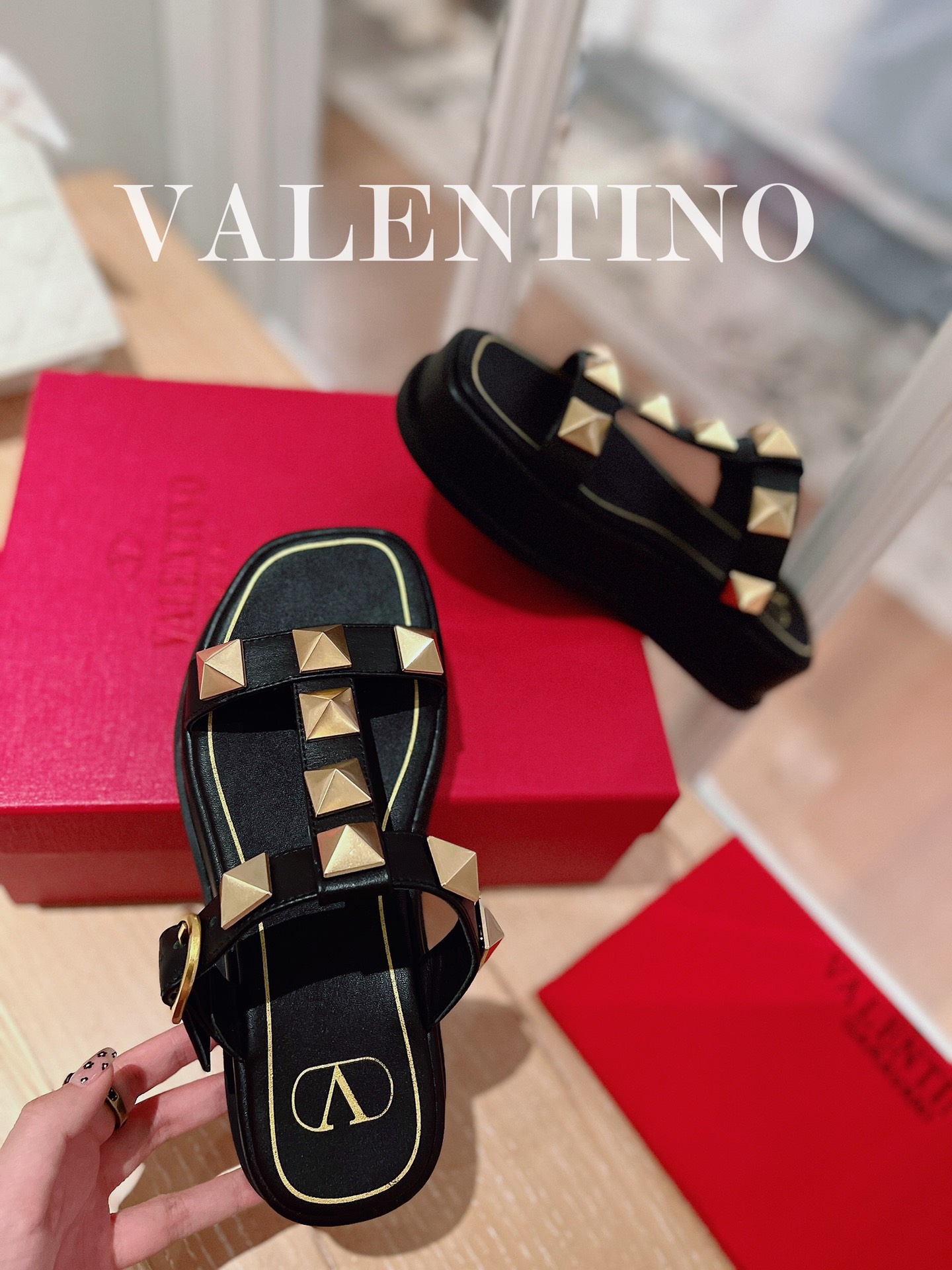 Valentino.华天伦奴22ss