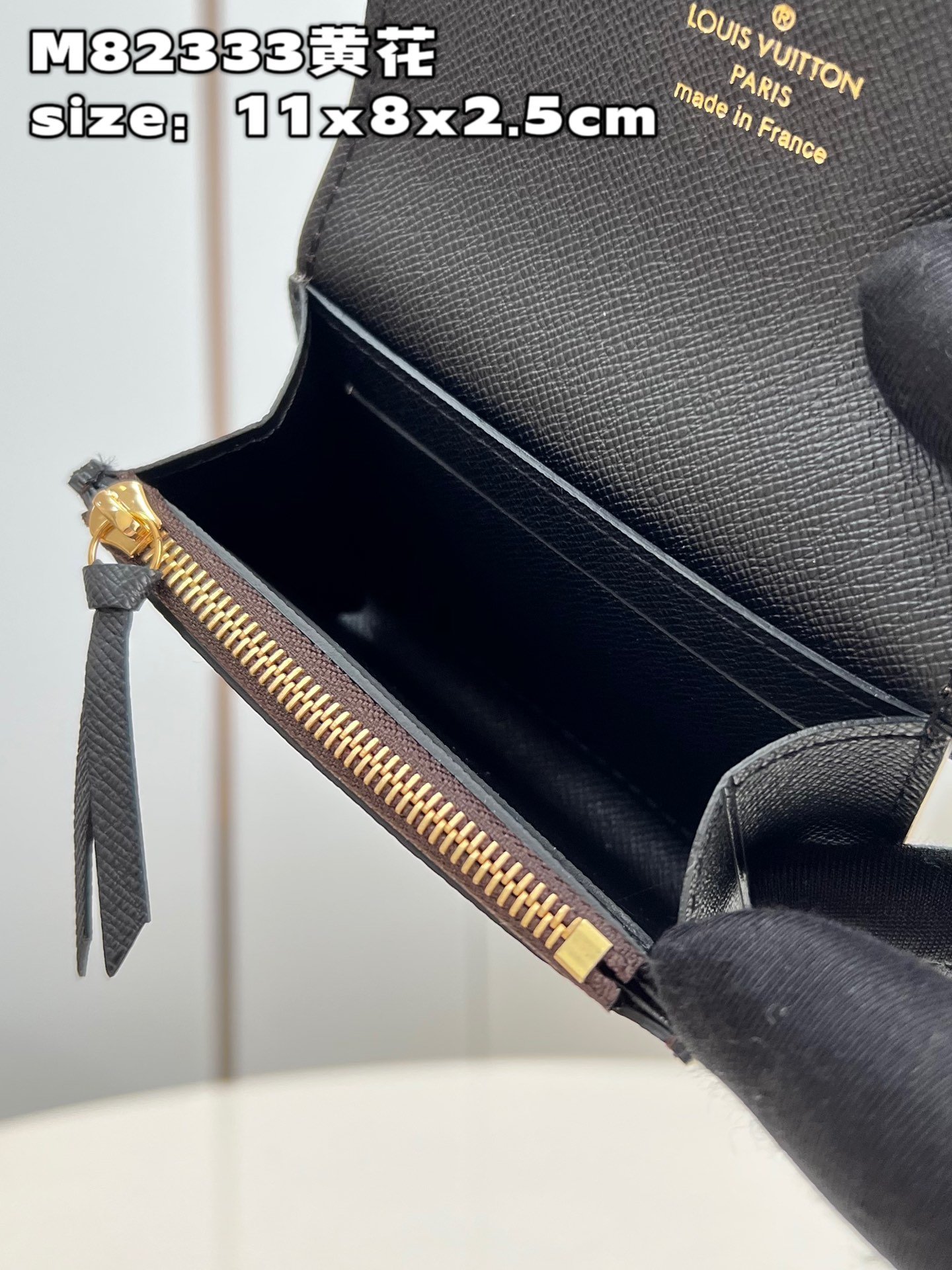 顶级原单M82333黄花本款Rosalie零钱包采用Monogram帆布和明丽粒面皮革内衬以袖珍构型暗藏