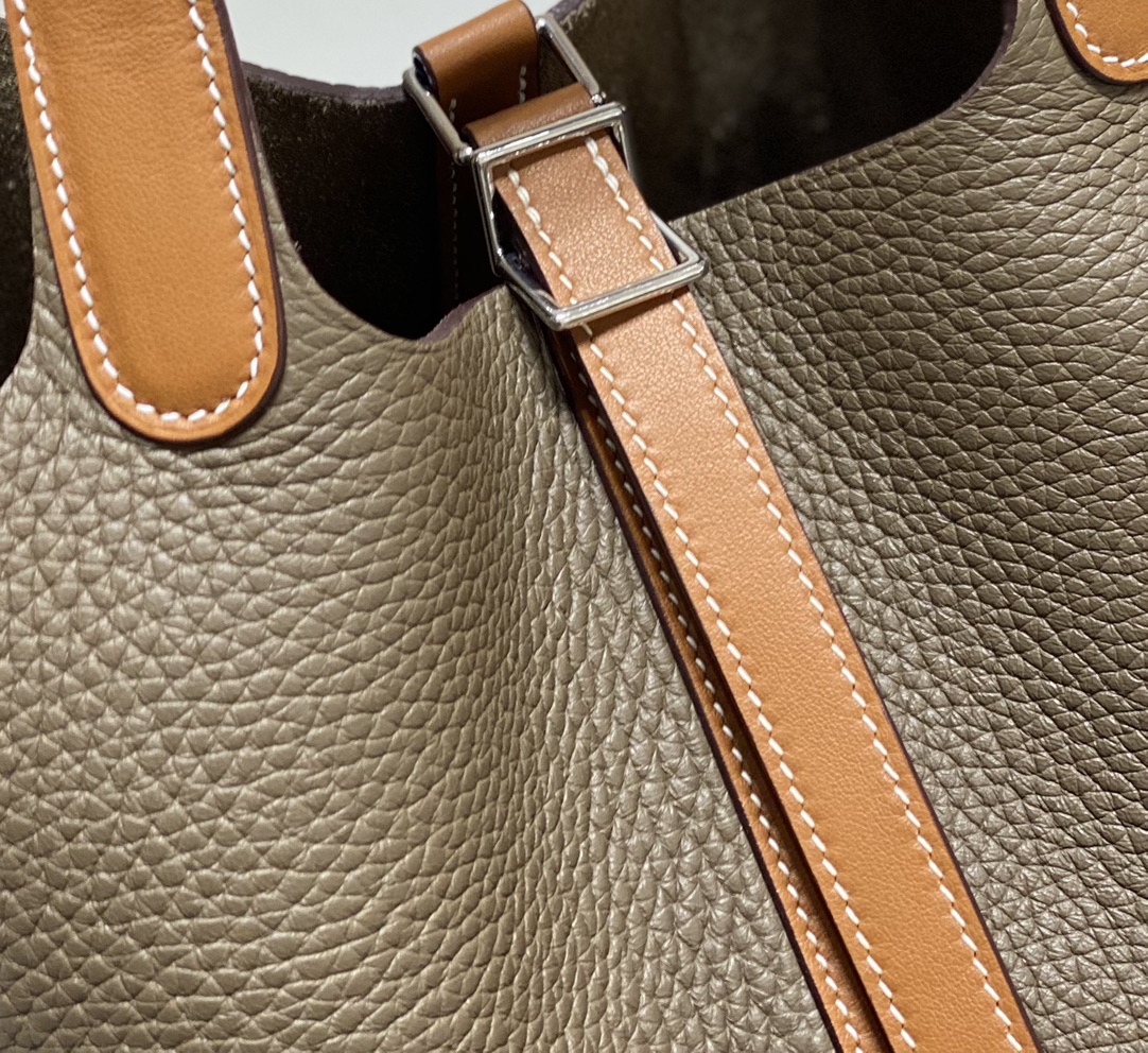 Hermès 专柜款经典手袋 7