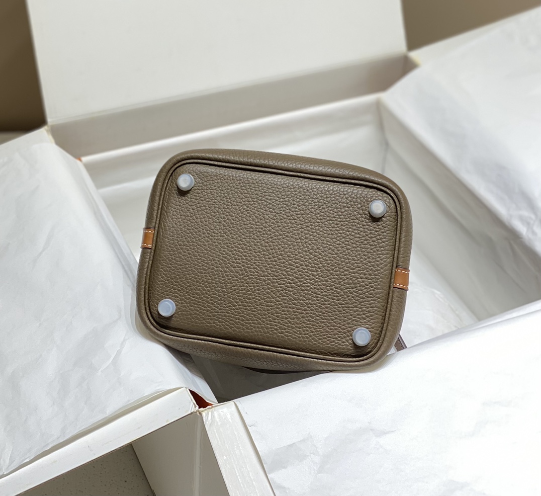 Hermès 专柜款经典手袋 5