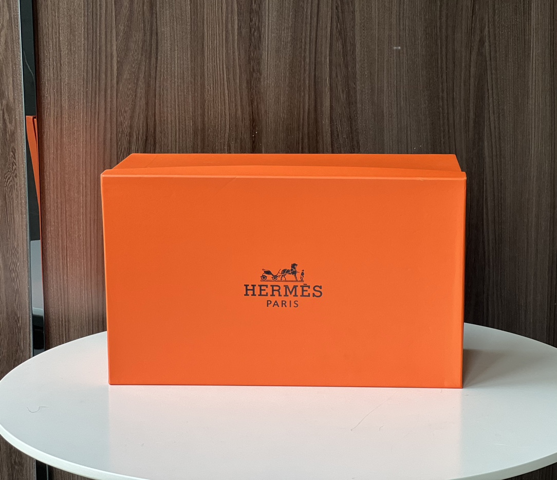 HERMÈS Luxury 5-Piece Bathroom Accessory Set - Comprehensive