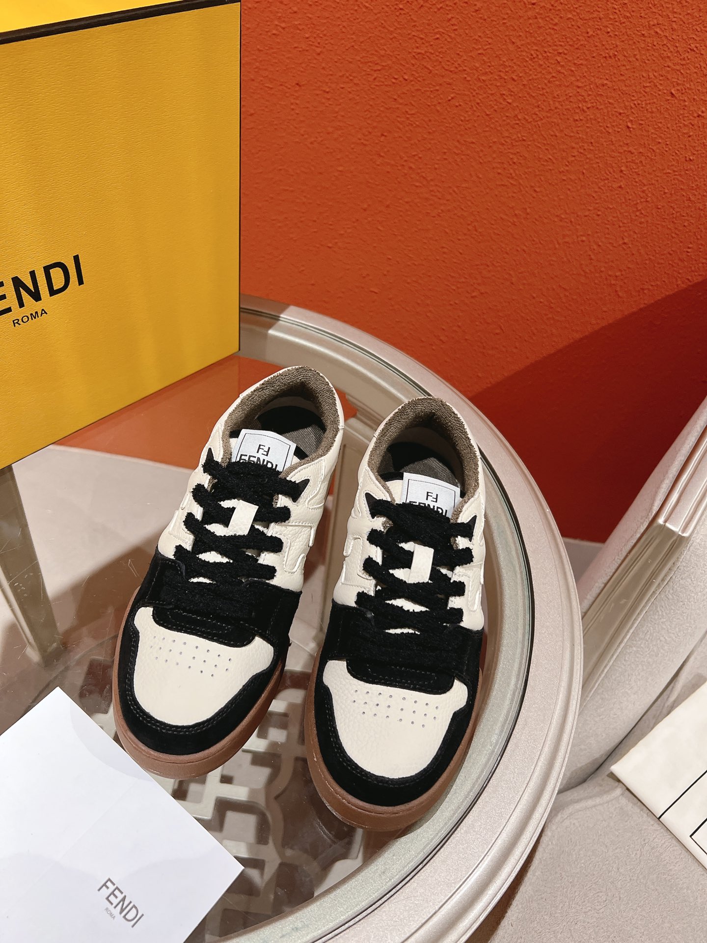 Fendi Zapatos Zapatillas deportivas Empalme Universal para hombres y mujeres Chamois Vintage Pantalones deportivos