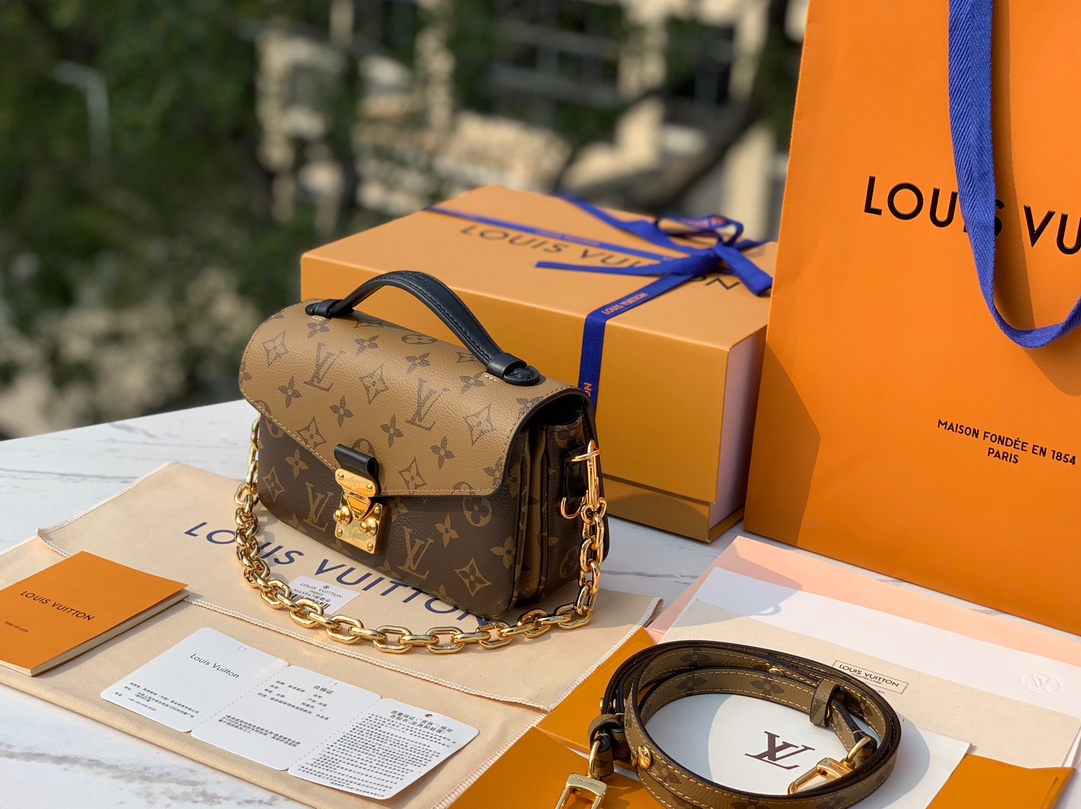 🌼 m46279尺寸21.5✖️6✖️13.5 一眼就爱上，2022新款East West Métis 