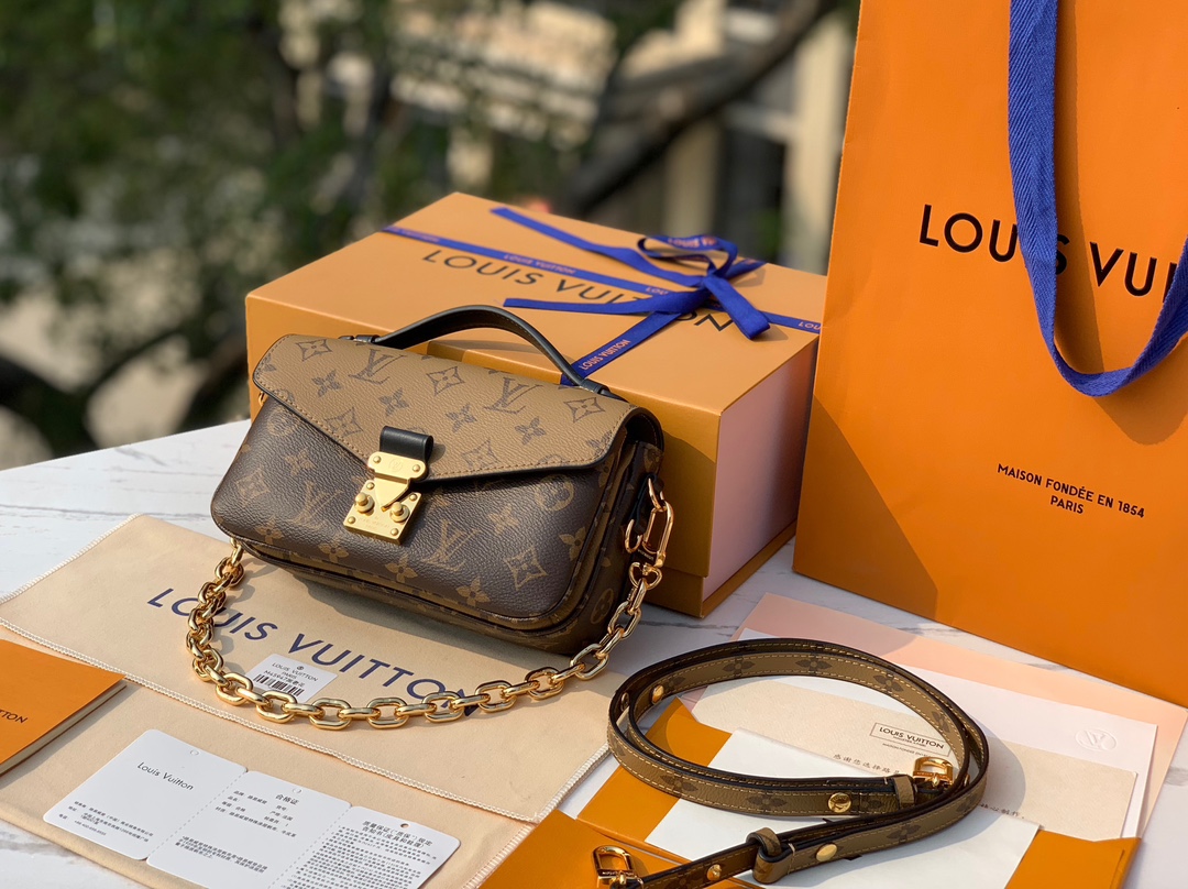 🌼 m46279尺寸21.5✖️6✖️13.5 一眼就爱上，2022新款East West Métis 