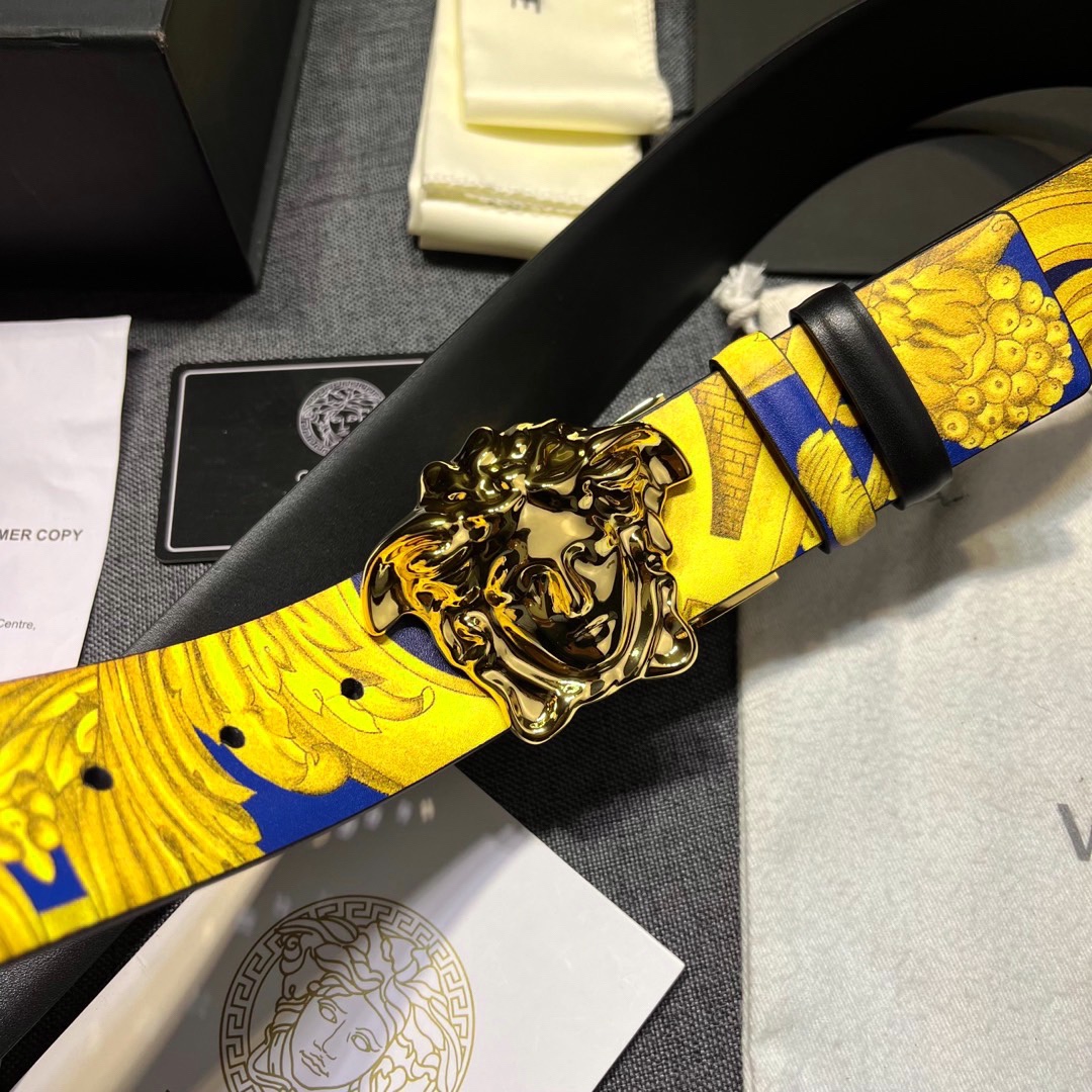   范思哲，宽4.0cm，原单精品，3D美杜莎腰带扣-Barocco印花-材质，头层牛皮，此款光滑的Sa