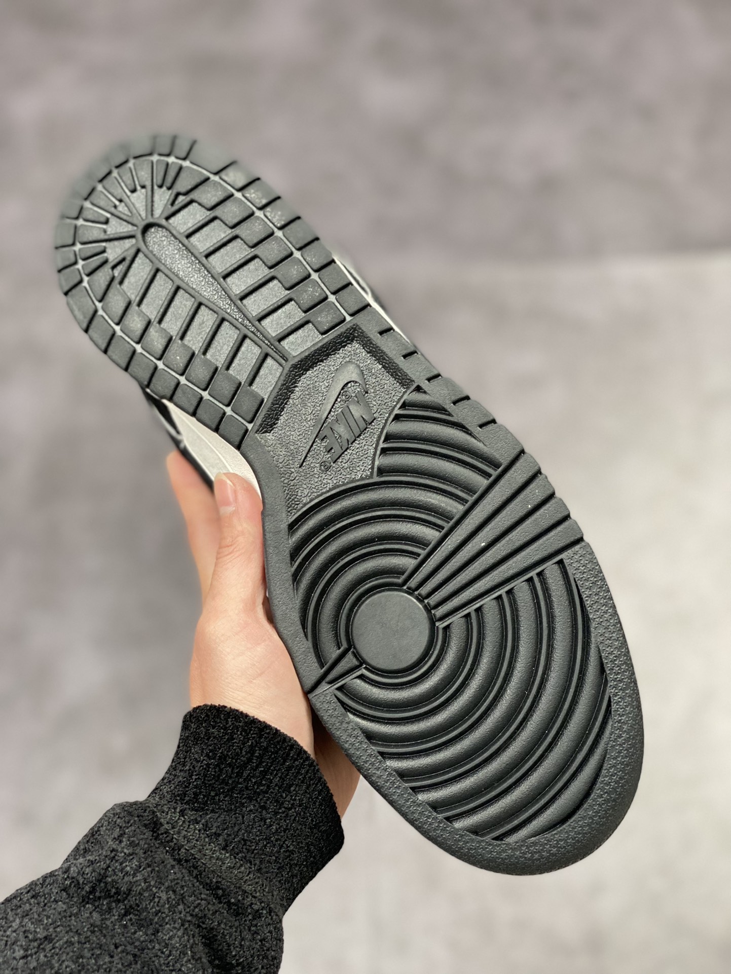 320 Nike SB Dunk Low 大友克洋 麂皮黑白 ST1391-100