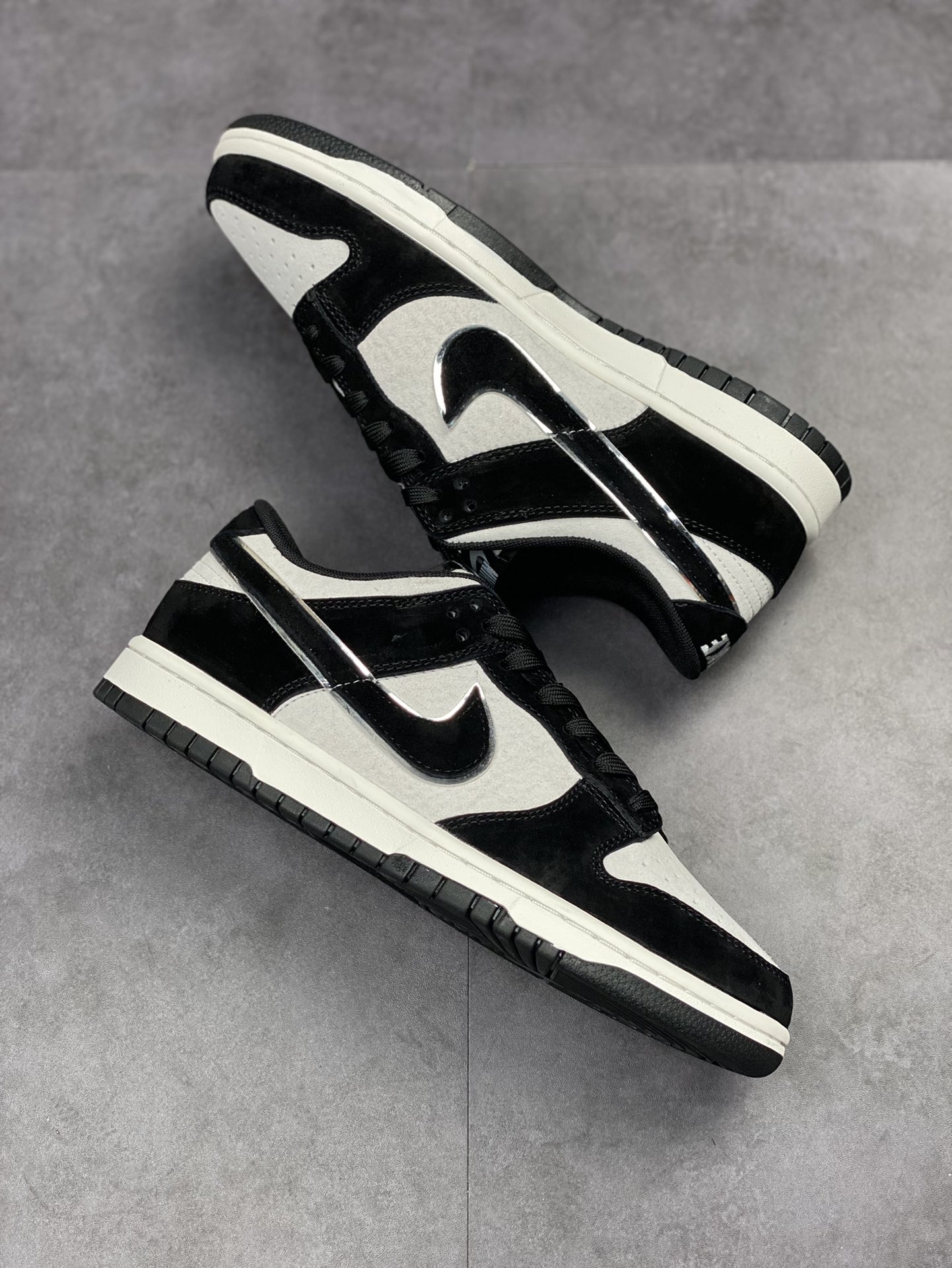 320 Nike SB Dunk Low 大友克洋 麂皮黑白 ST1391-100