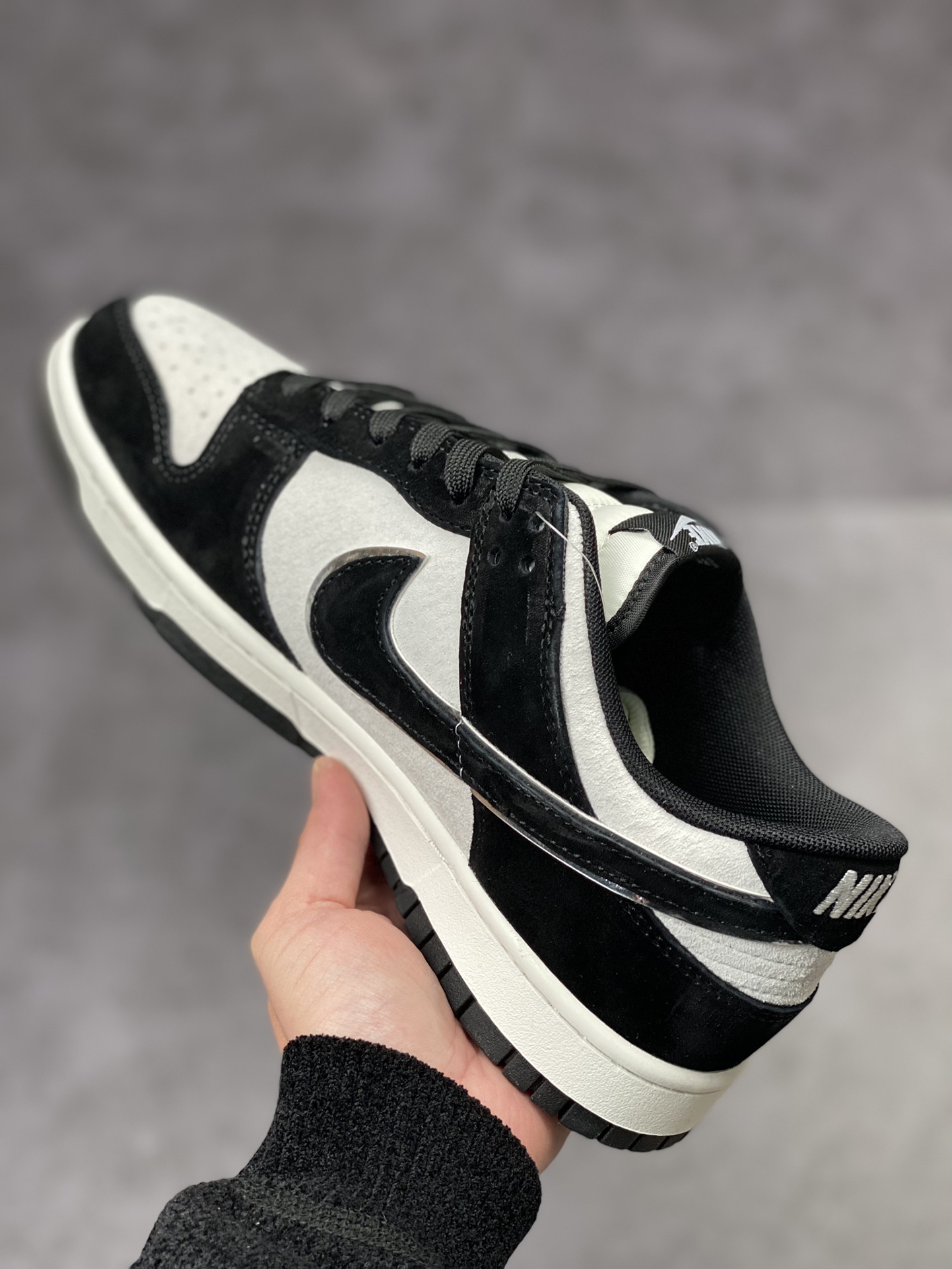 320 Nike SB Dunk Low 大友克洋 麂皮黑白 ST1391-100