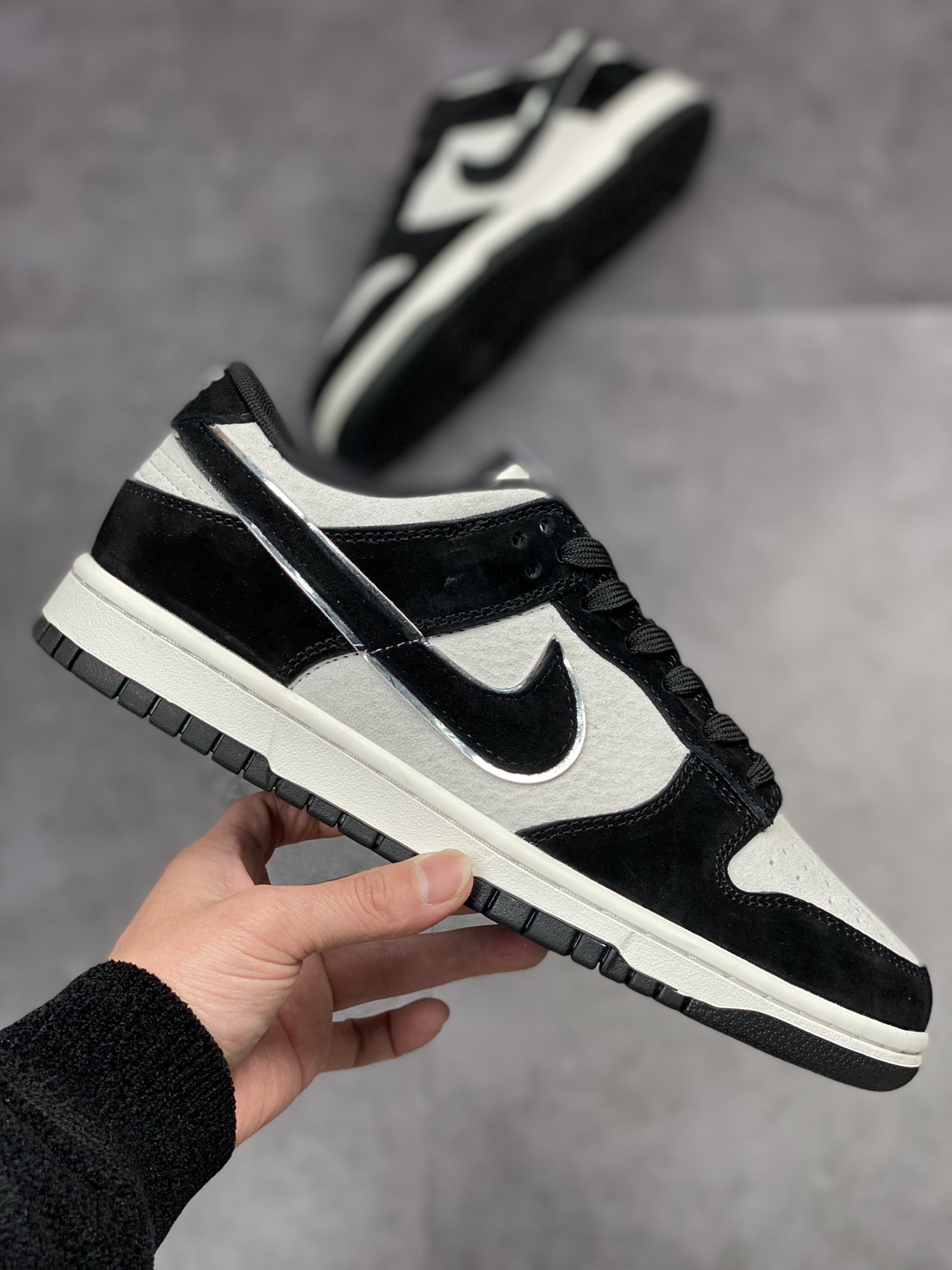 320 Nike SB Dunk Low 大友克洋 麂皮黑白 ST1391-100