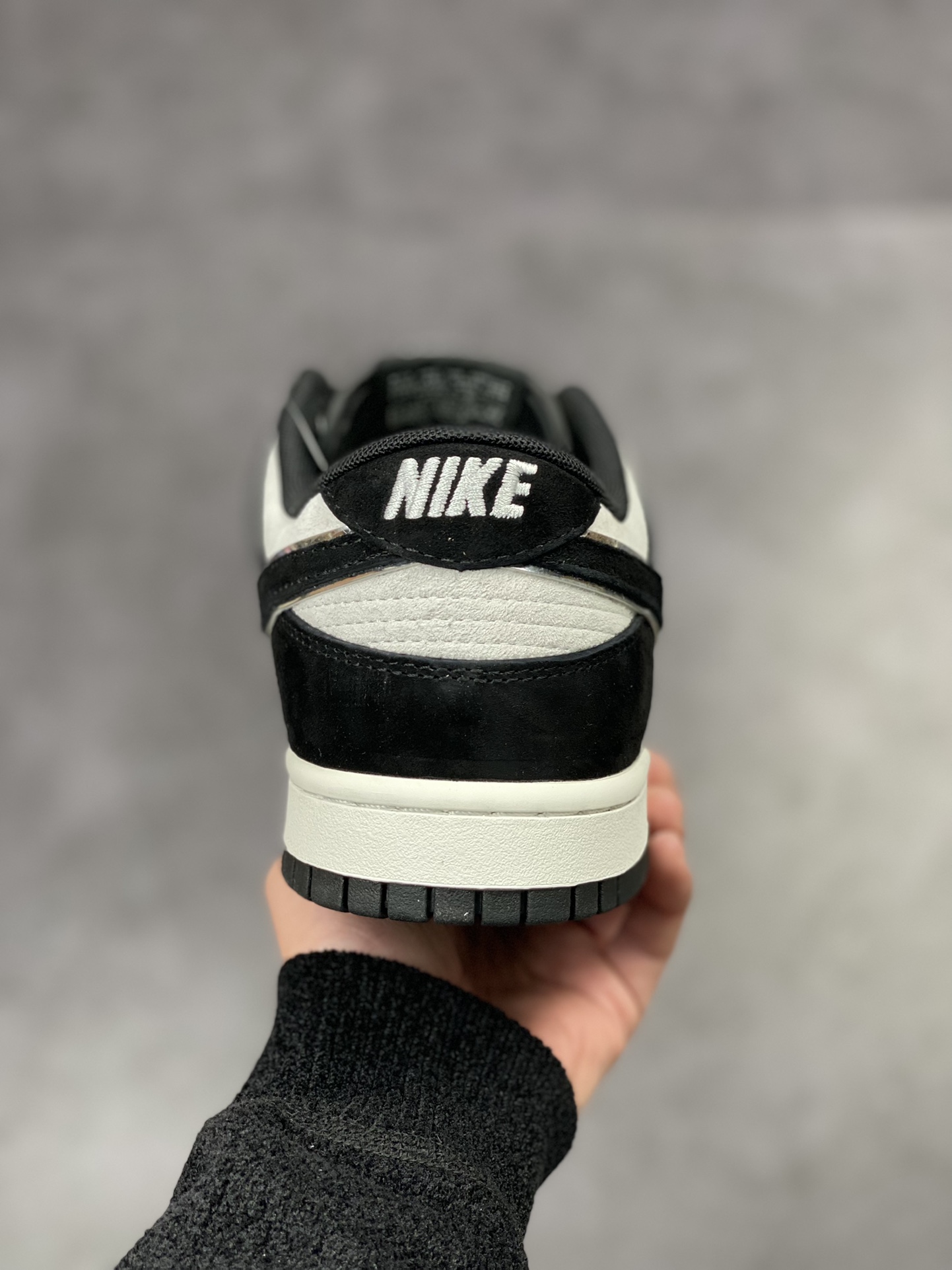 320 Nike SB Dunk Low 大友克洋 麂皮黑白 ST1391-100