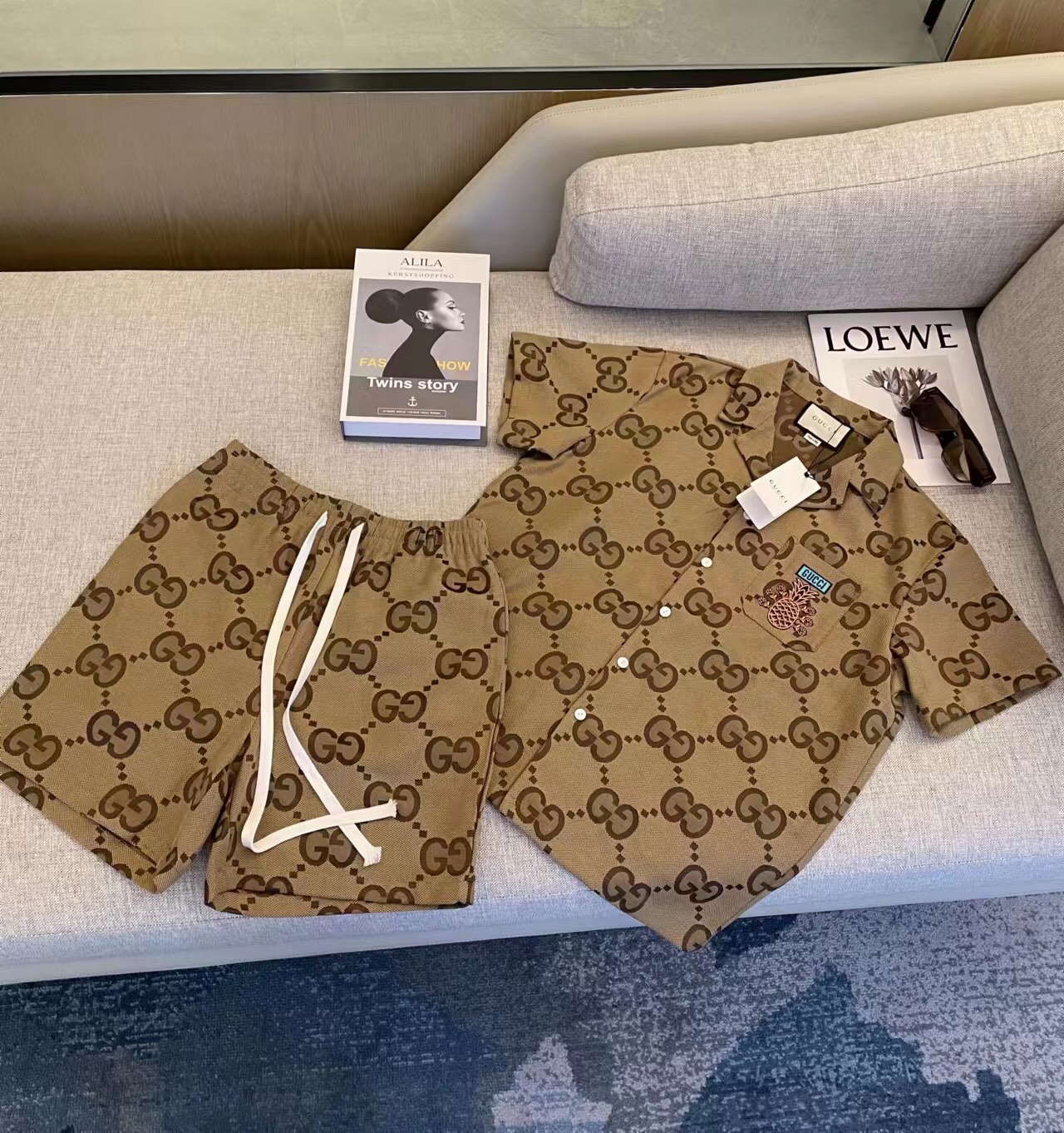 GUCCI 古驰 2022 primavera/verano nuevo conjunto de mezclilla, lanzado simultáneamente en la tienda oficial, con un ambien…