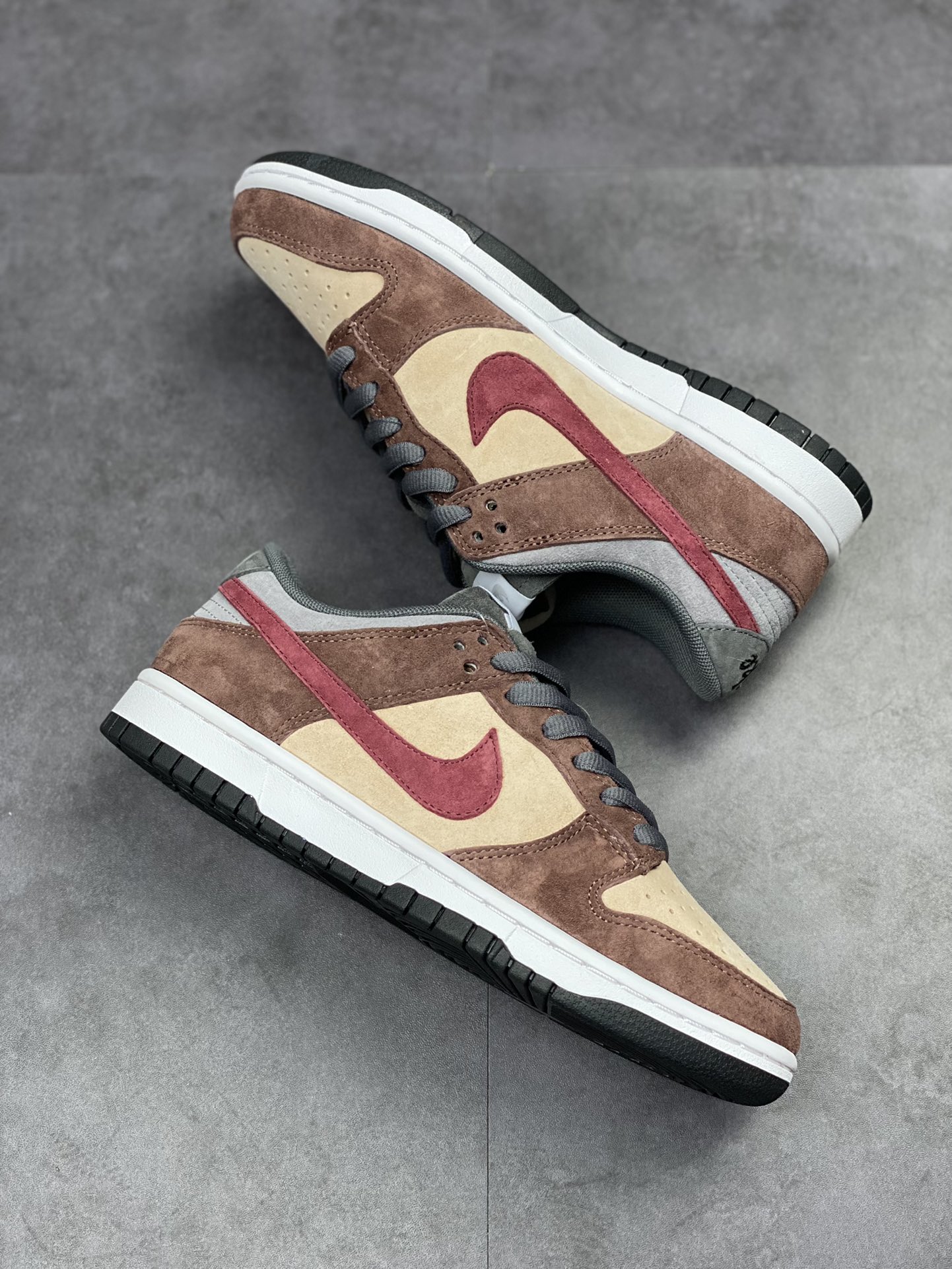 320 Nike SB Dunk Low 大友克洋 麂皮枣棕CV1026-053
