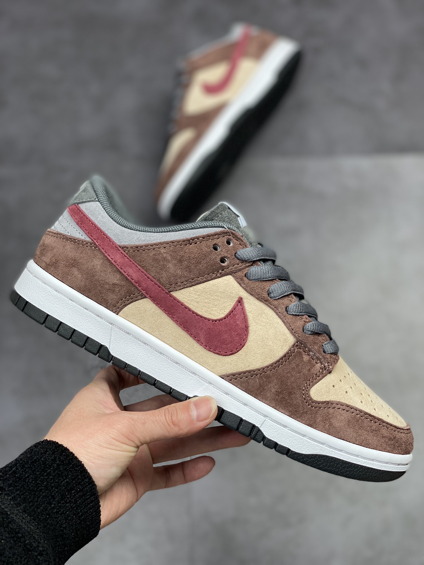 320 Nike SB Dunk Low 大友克洋 麂皮枣棕CV1026-053