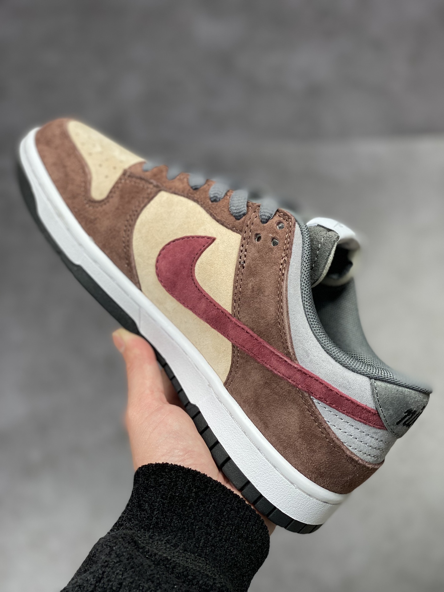320 Nike SB Dunk Low 大友克洋 麂皮枣棕CV1026-053