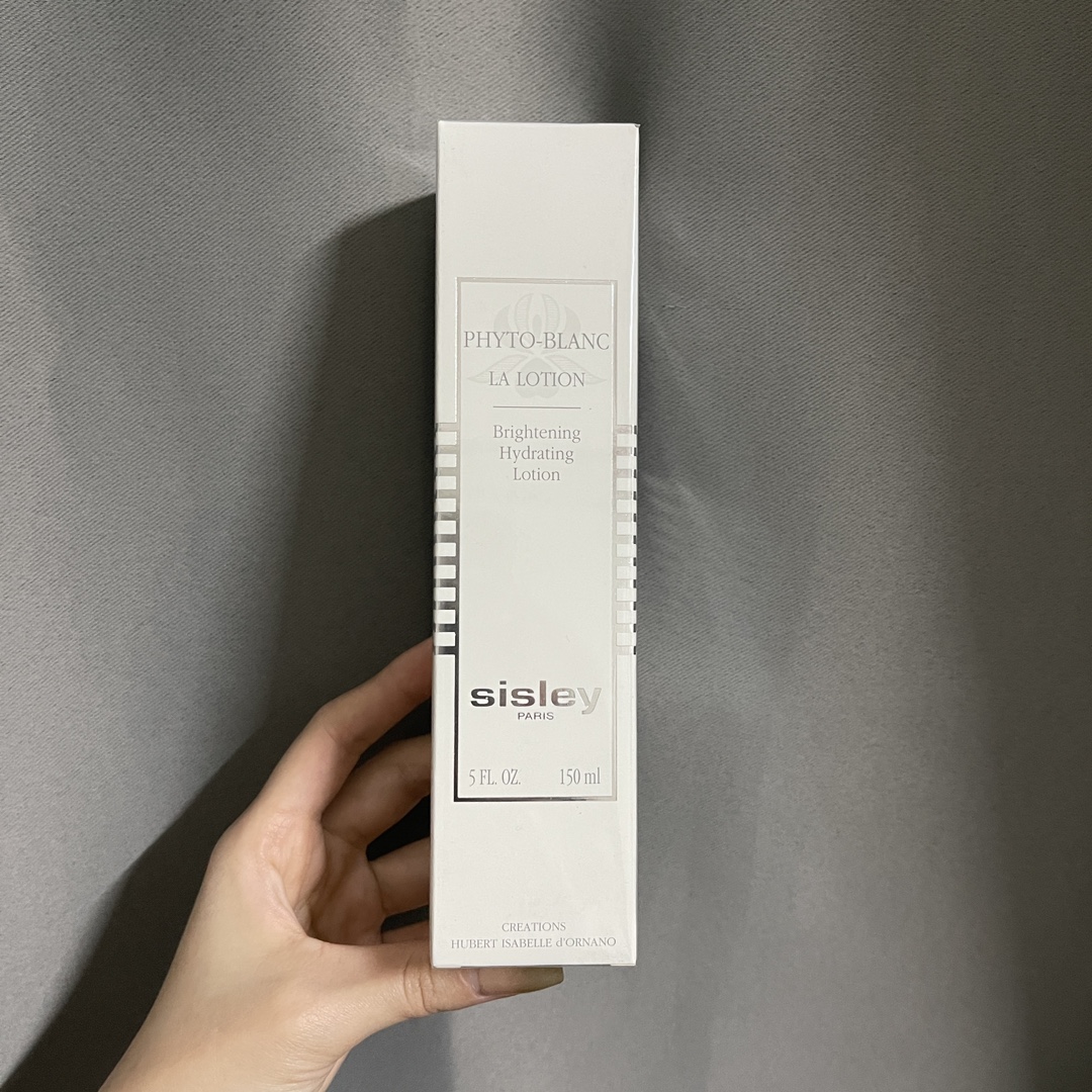 Agua suavizante iluminadora de Sisley 150ml! El agua esencial y la loción pueden considerarse como nuestros brazos dere…