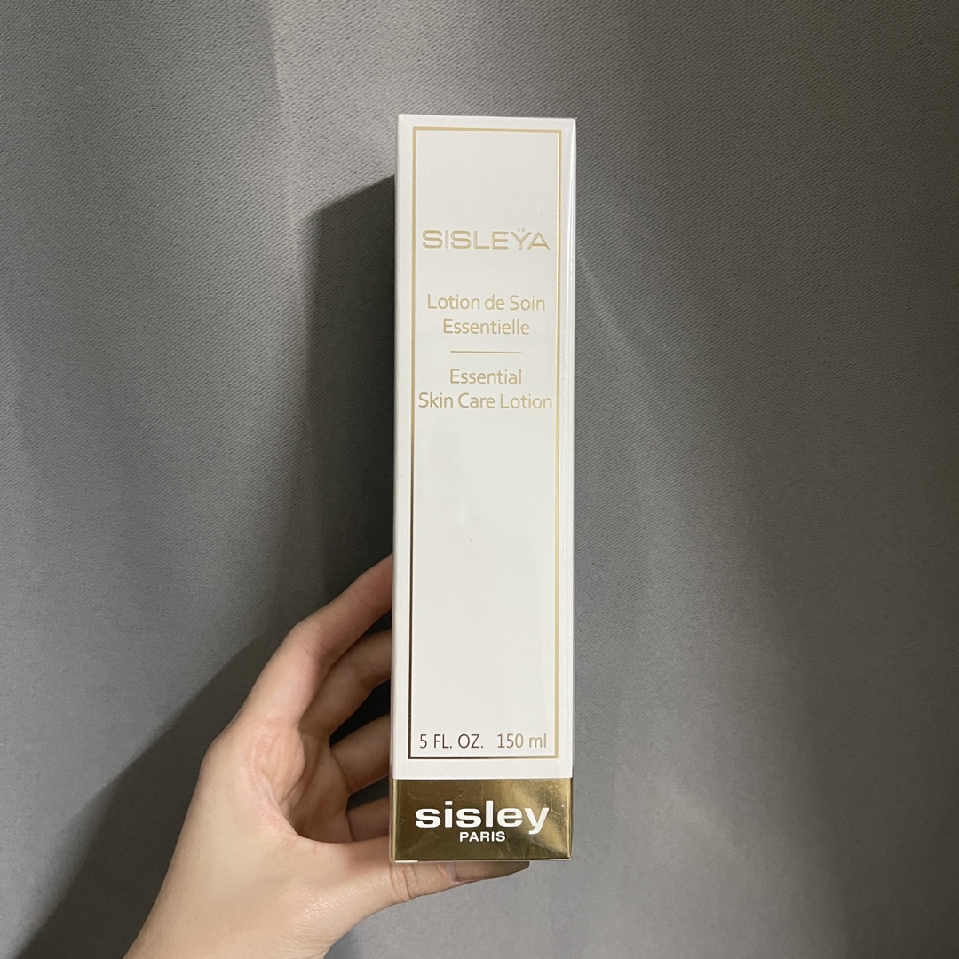 ¡Agua de esencia antiarrugas Sisley 150ml! Esta agua de esencia tiene textura de crema, es a la vez agua y esencia, se …