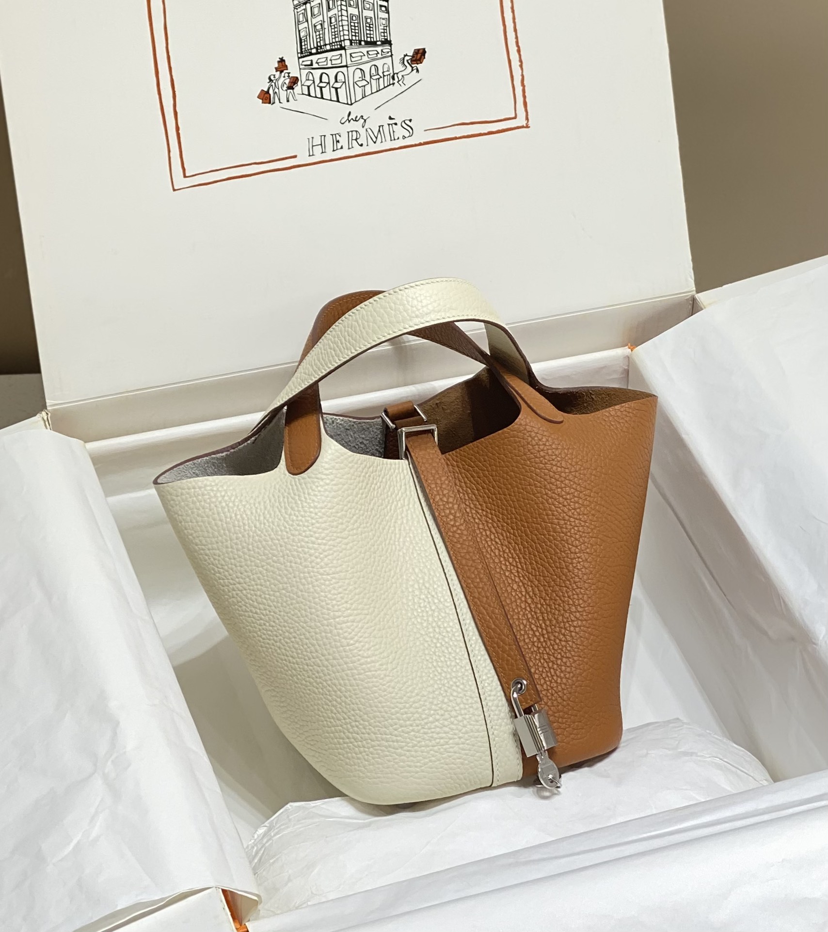 Hermès 专柜款经典手袋 2