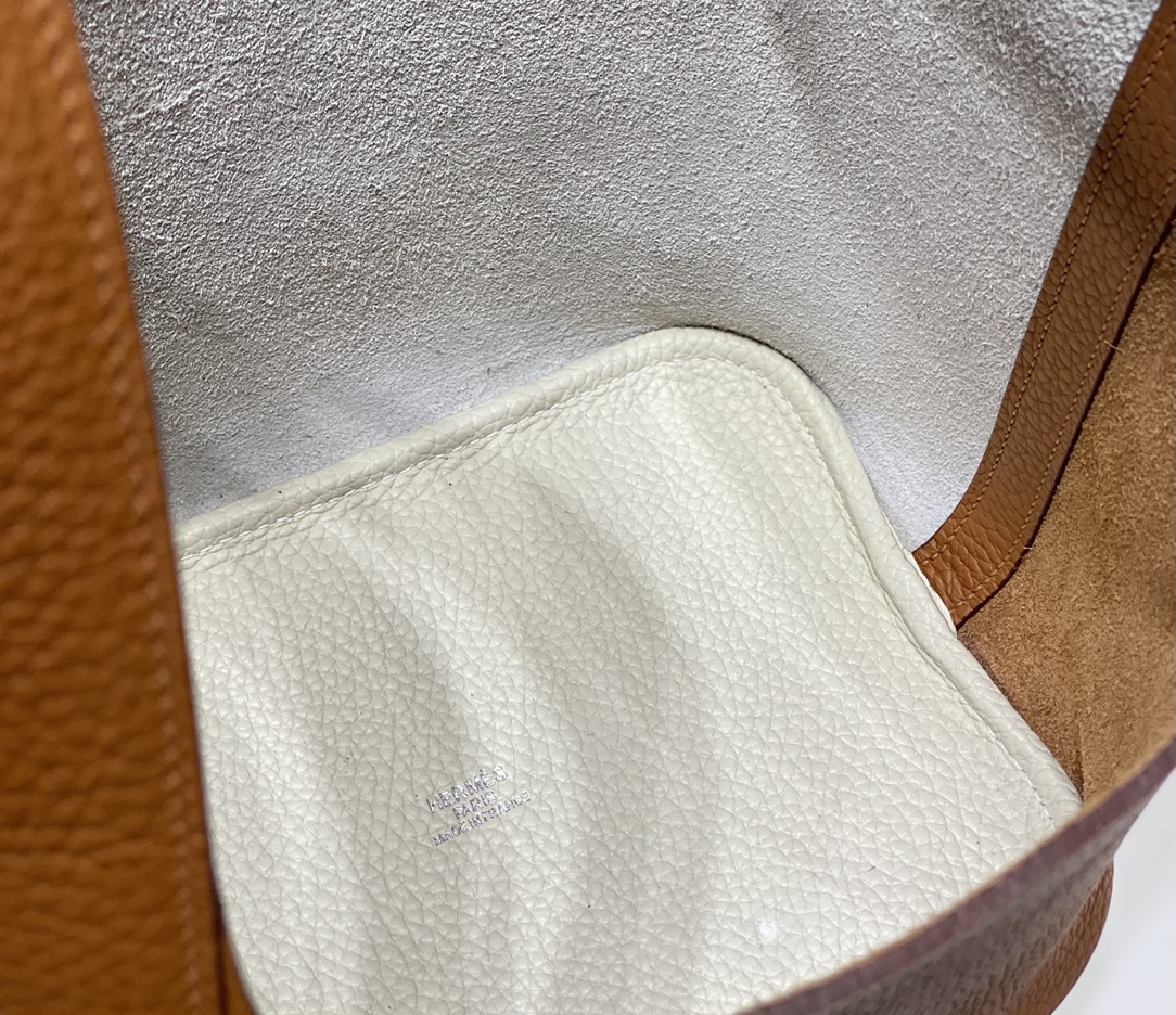 Hermès 专柜款经典手袋 9