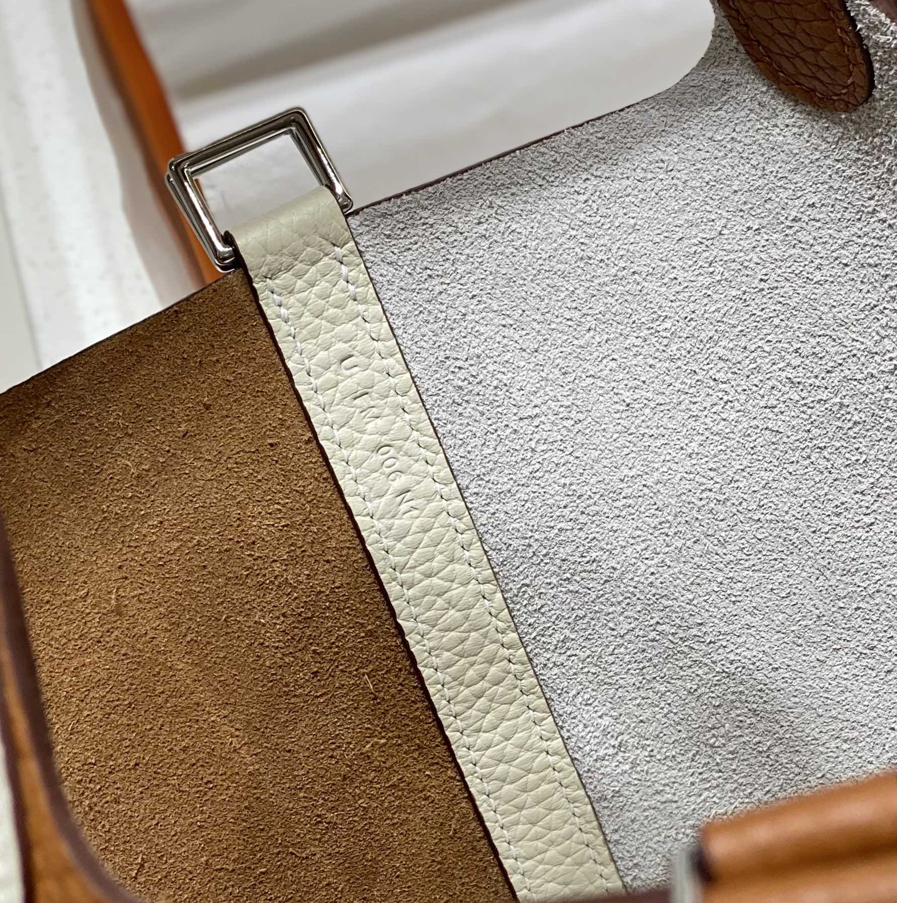 Hermès 专柜款经典手袋 8