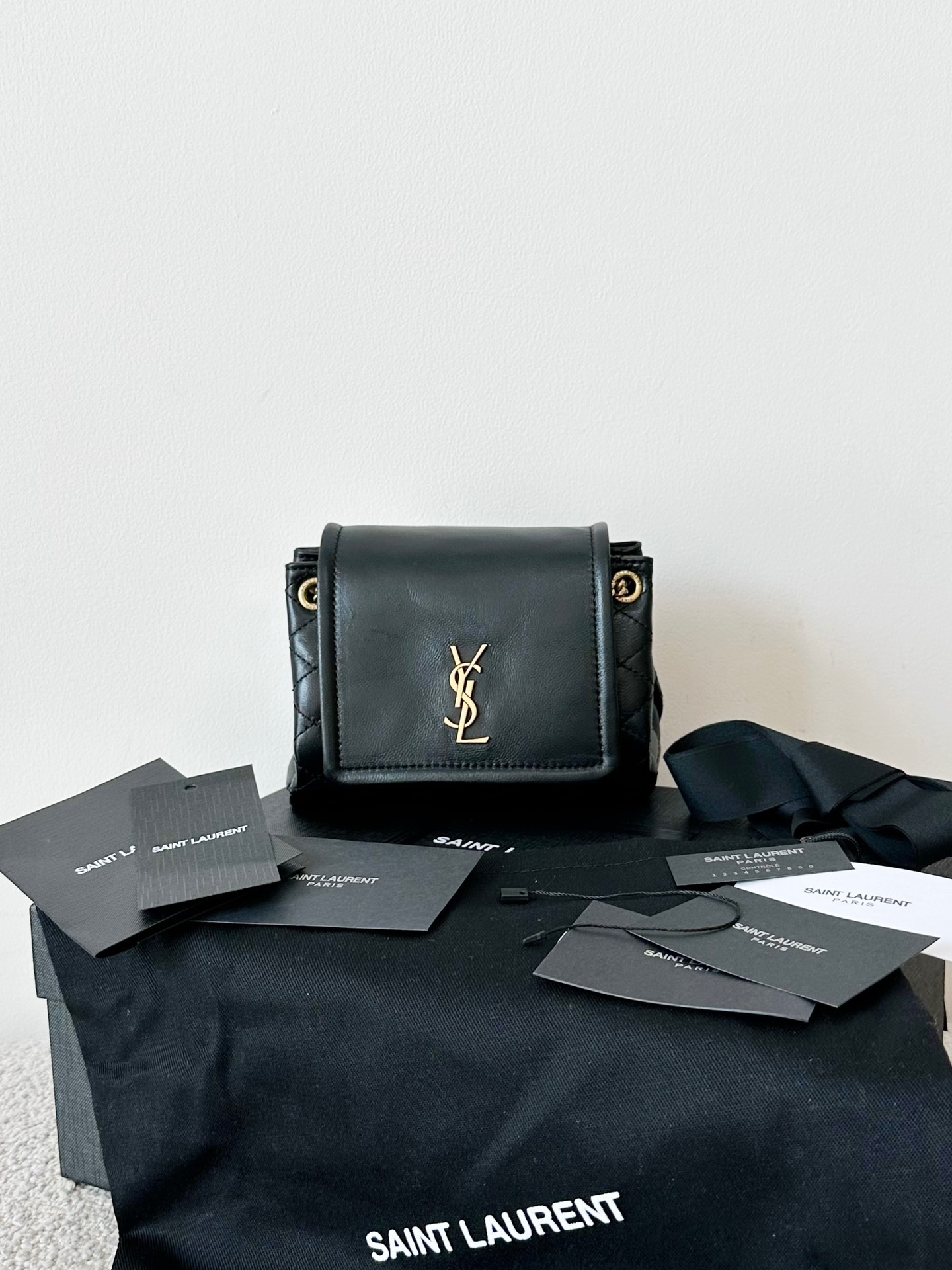 Saint Laurent Nolita Mini Sac Bandoulière en Cuir d'Agneau Noir
