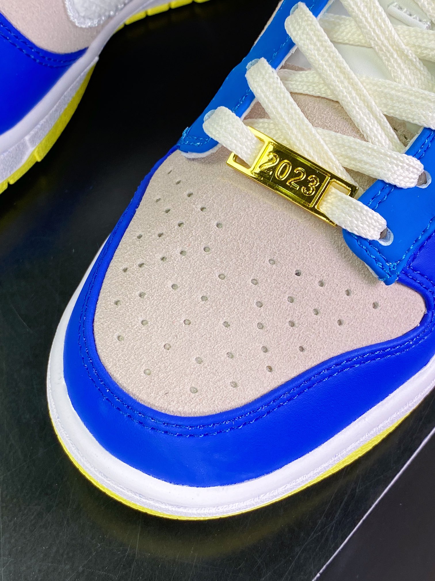 200 】 SB Dunk Low”Year of the Rabbit”扣篮系列低帮板鞋“蓝米橙京兔”RB8988-100