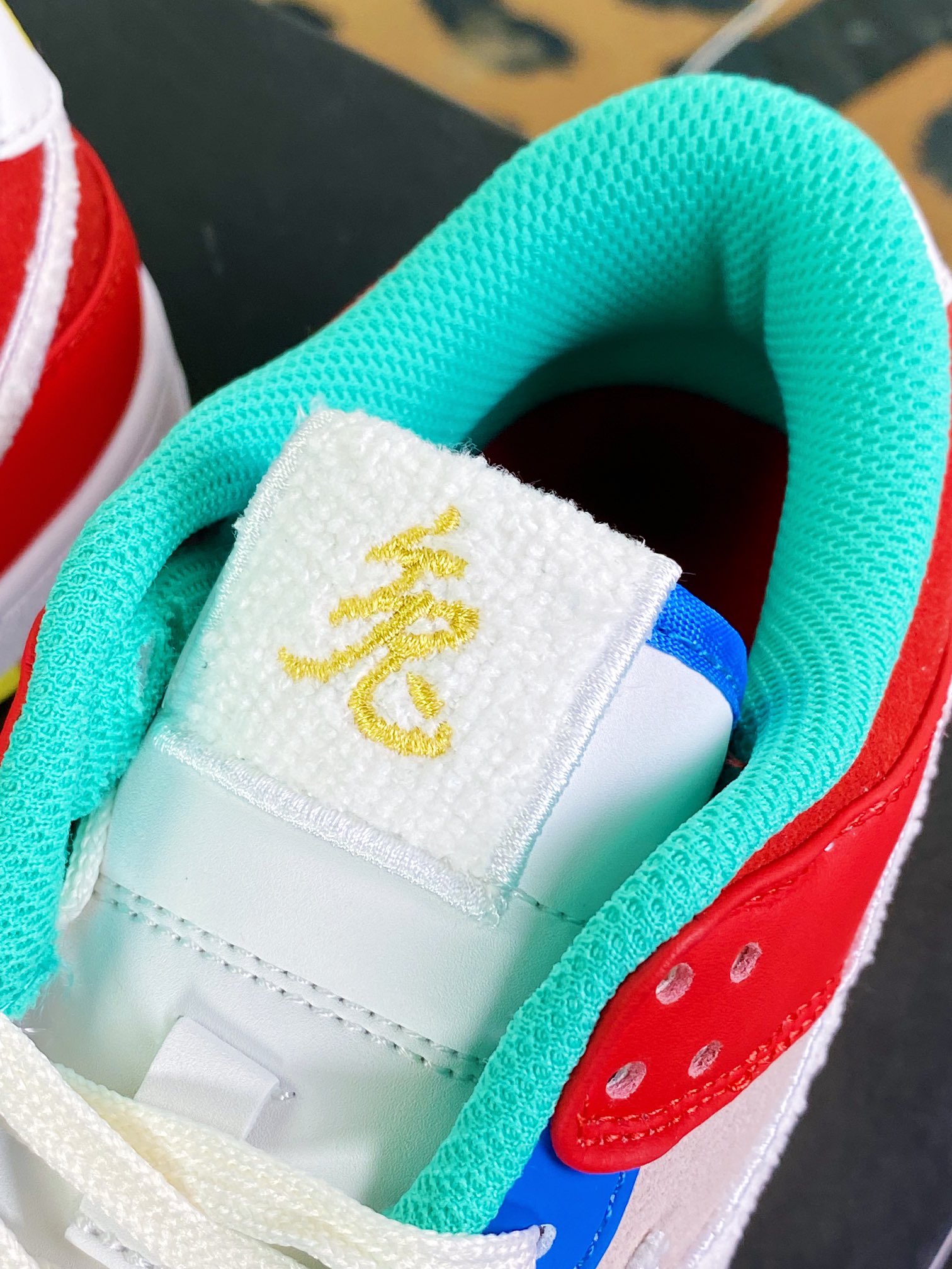 200 】 SB Dunk Low”Year of the Rabbit”扣篮系列低帮板鞋“蓝米橙京兔”RB8988-100