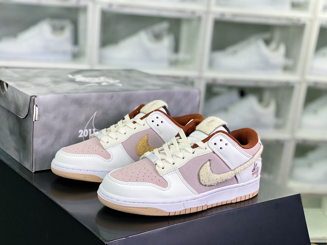 200 SB Dunk Low”Year of the Rabbit”扣篮系列低帮板鞋“浅棕米白穗兔”FD4203-211