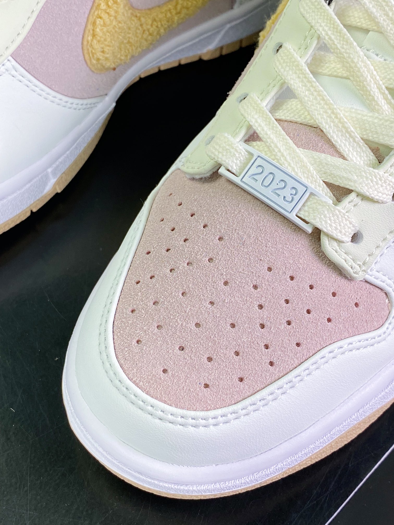 200 SB Dunk Low”Year of the Rabbit”扣篮系列低帮板鞋“浅棕米白穗兔”FD4203-211