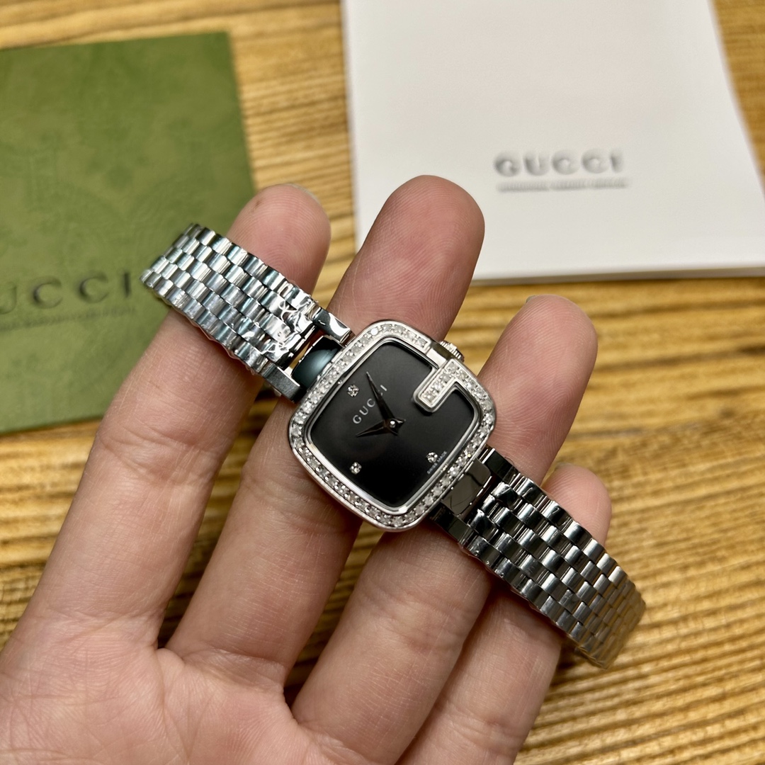 NO:388550,Purchase: Full set of packaging Gucci official website latest women's model~ dial inlaid with 45 Vs1.4 natural real diamonds, original Swiss quartz movement, size 24*22.5mm, special sapphire crystal glass, showing exquisiteness, high official price, matching counter packaging and shipping!  , gucci19860909批: 全套包装 古驰官网最新女款～表盘镶嵌45颗Vs1.4天然真钻,原装瑞士石英机芯,尺寸24*22.5mm,异型蓝宝石水晶玻璃,彰显精致,官价不菲,配套专柜包装出货！,,gucci,Watch