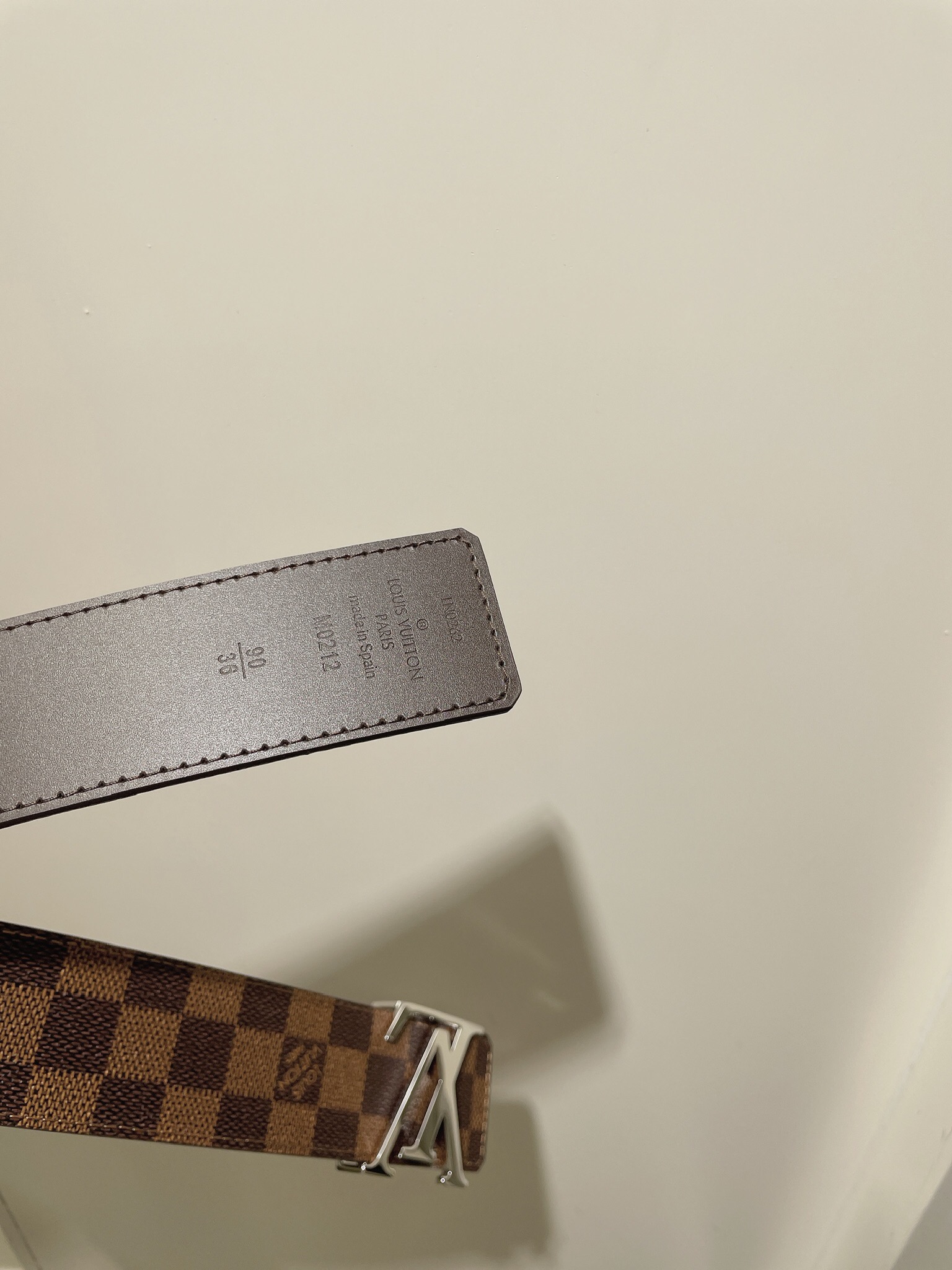 M0212WLV INITIALES 40 毫米双面腰带LV Initiales 40 毫米双面腰带将 