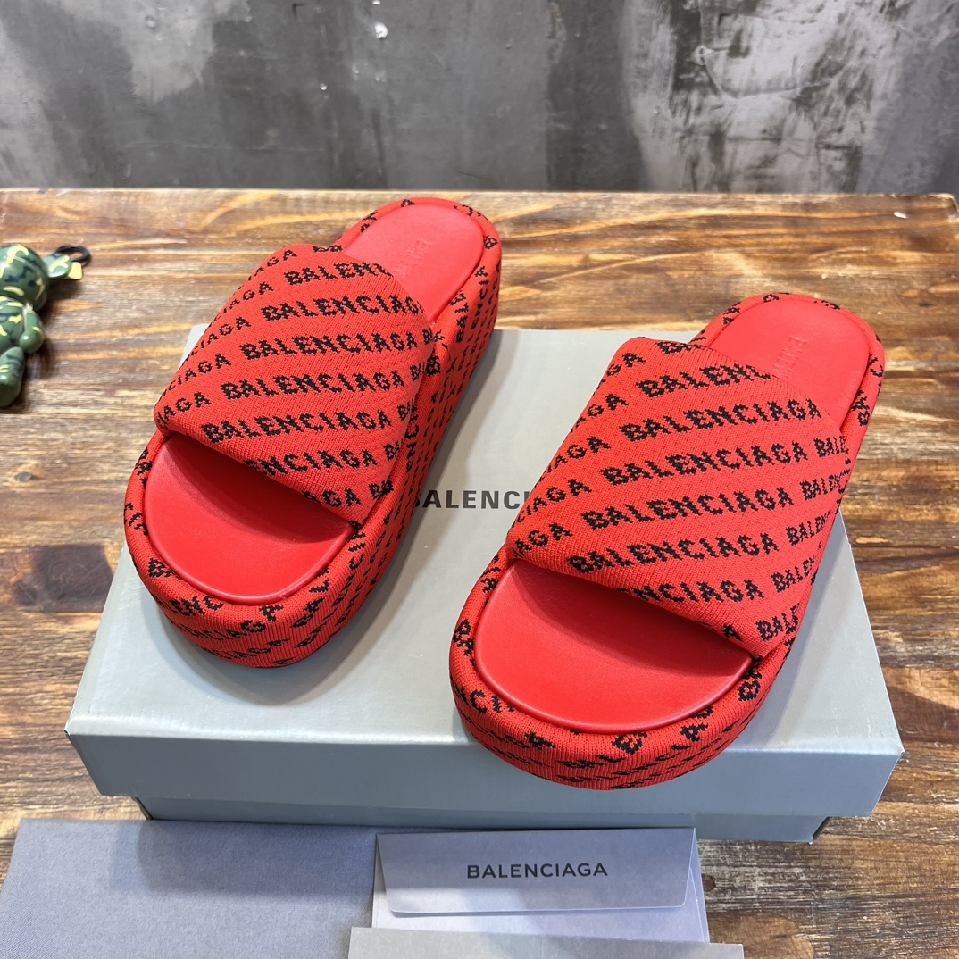 Balenciaga 巴黎世家 《独家 》23vs春夏松糕厚底 凉拖系列