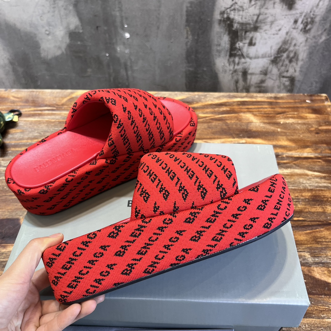 Balenciaga 巴黎世家 《独家 》23vs春夏松糕厚底 凉拖系列