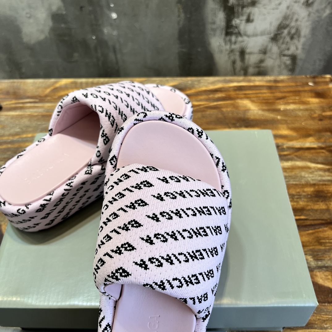 Balenciaga 巴黎世家 《独家 》23vs春夏松糕厚底 凉拖系列