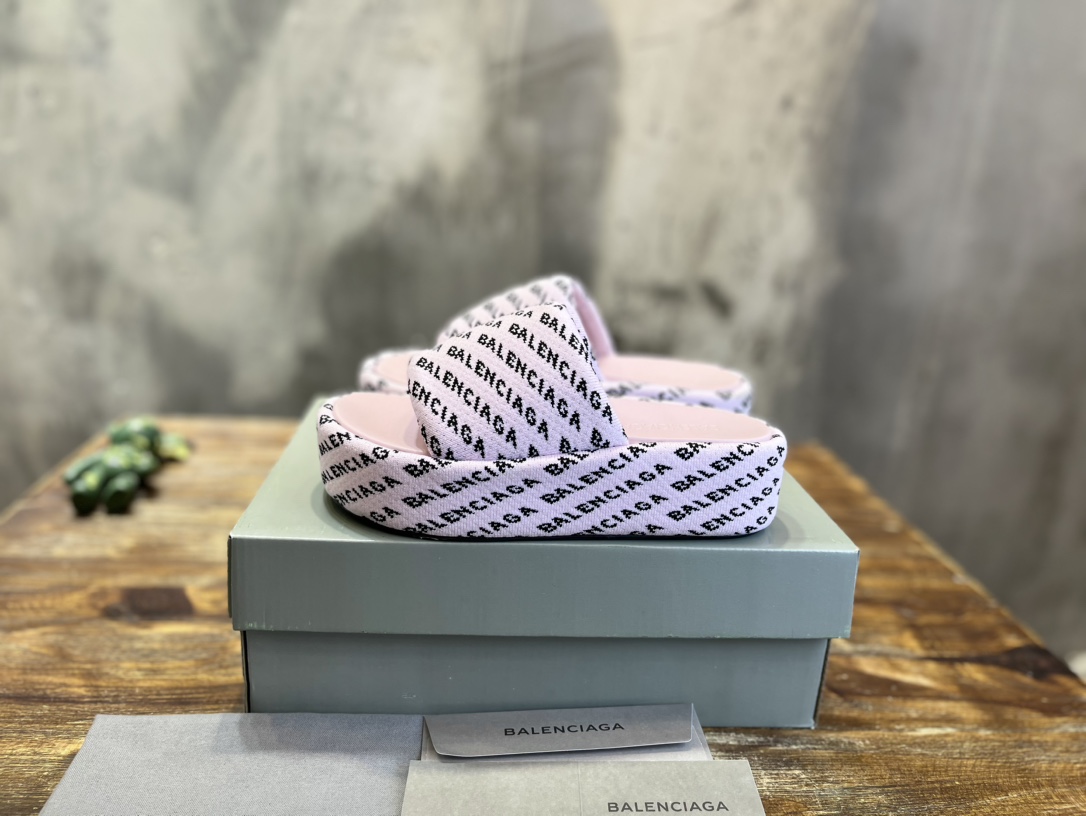 Balenciaga 巴黎世家 《独家 》23vs春夏松糕厚底 凉拖系列