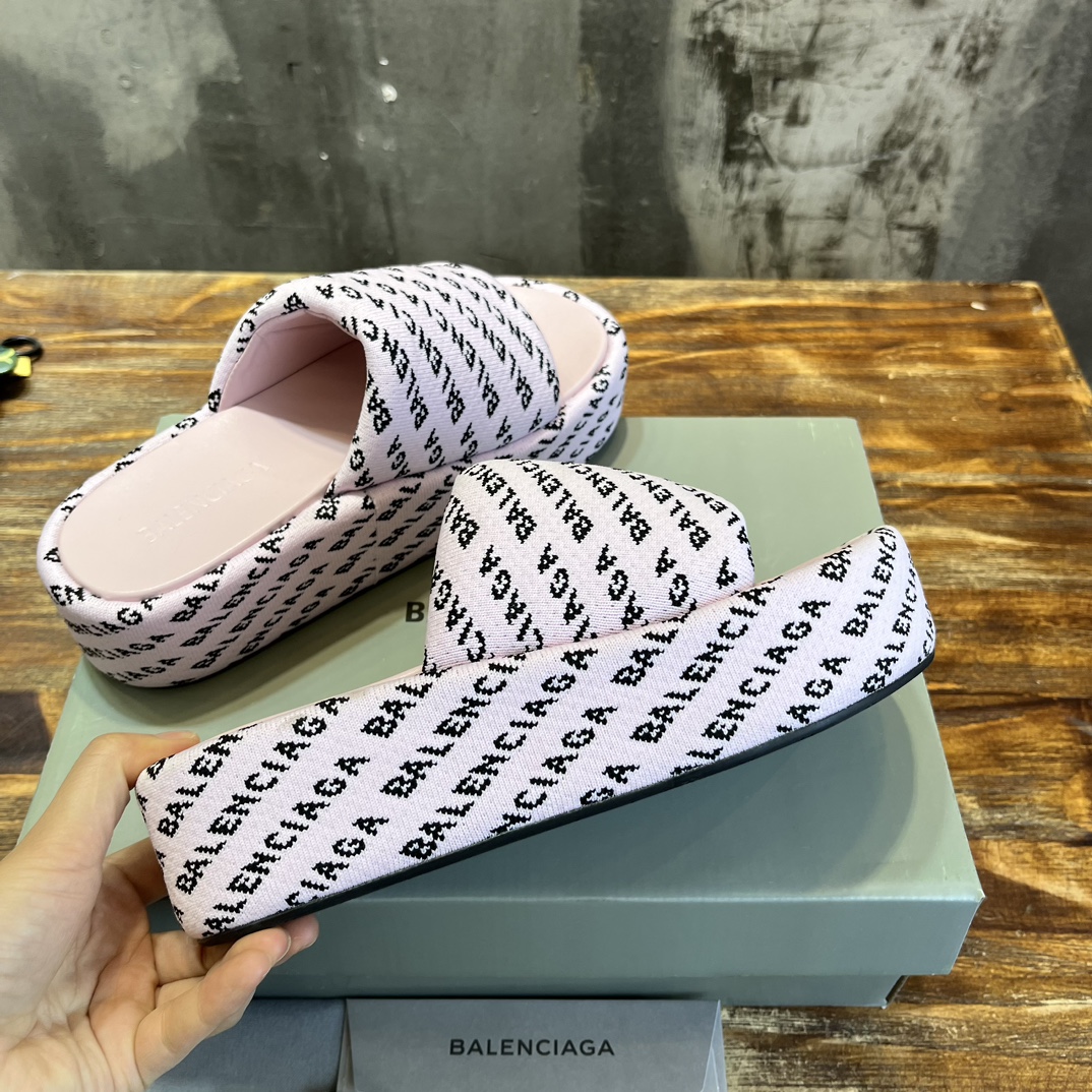 Balenciaga 巴黎世家 《独家 》23vs春夏松糕厚底 凉拖系列