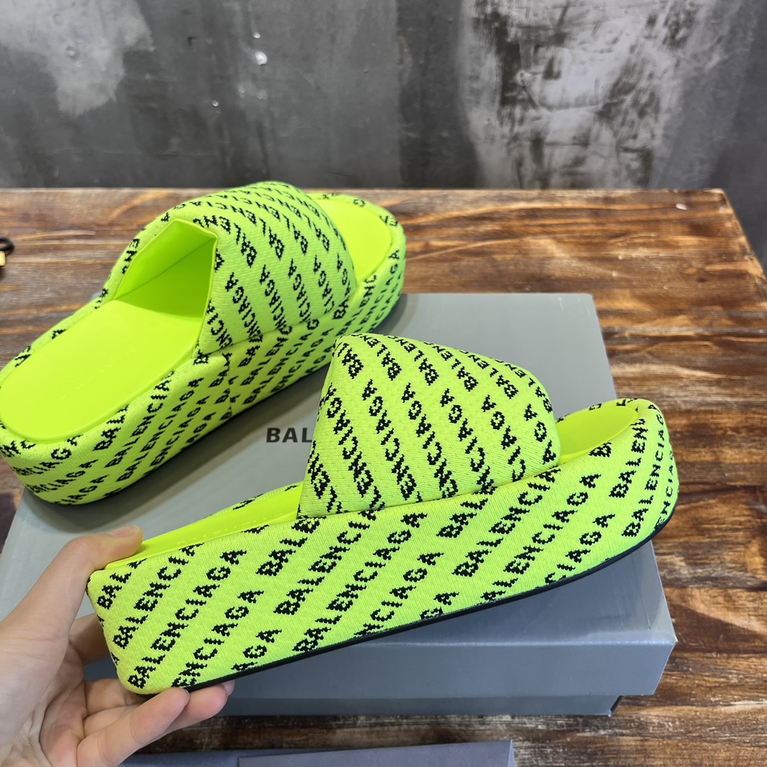 Balenciaga 巴黎世家 《独家 》23vs春夏松糕厚底 凉拖系列
