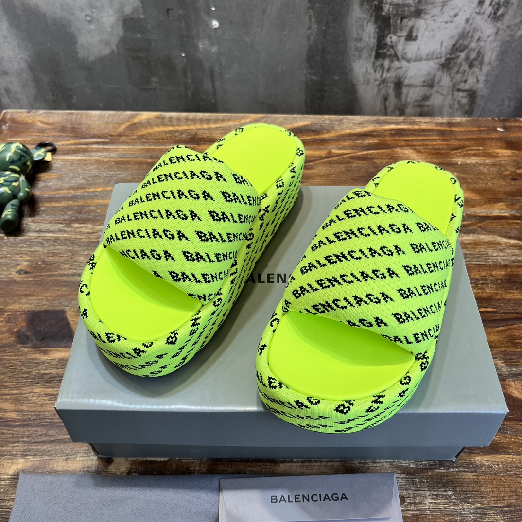 Balenciaga 巴黎世家 《独家 》23vs春夏松糕厚底 凉拖系列