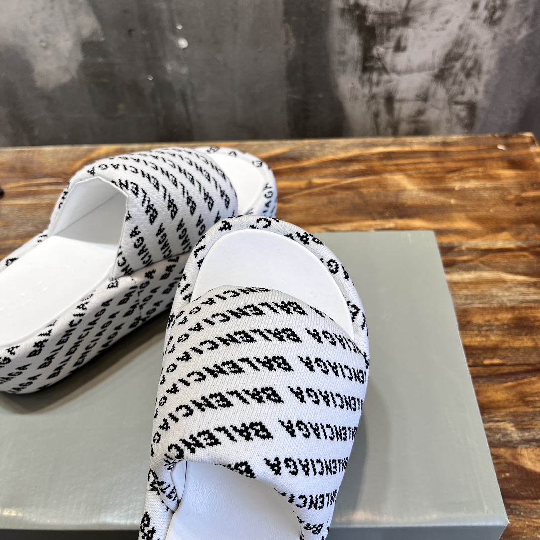 Balenciaga 巴黎世家 《独家 》23vs春夏松糕厚底 凉拖系列