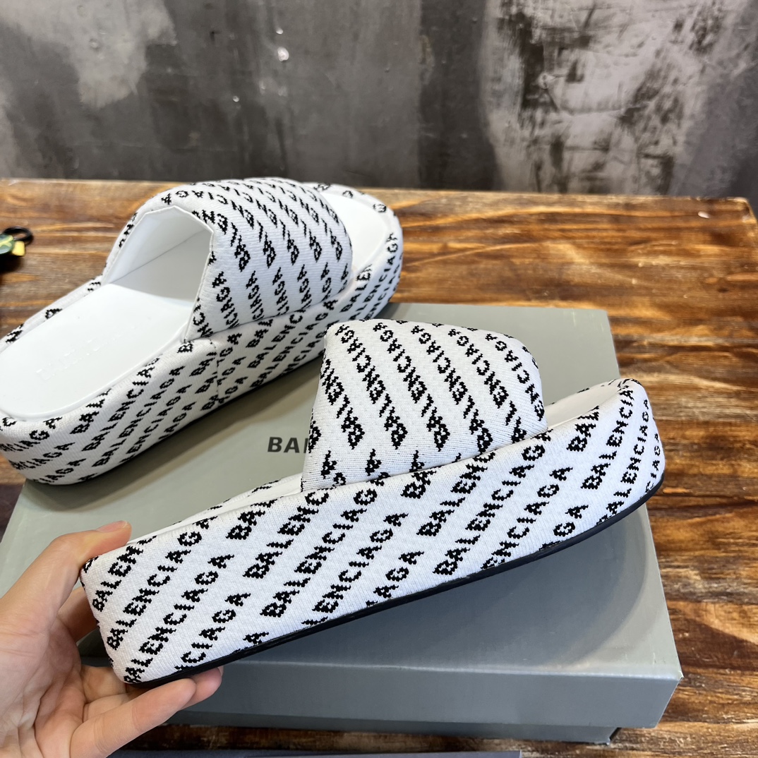 Balenciaga 巴黎世家 《独家 》23vs春夏松糕厚底 凉拖系列