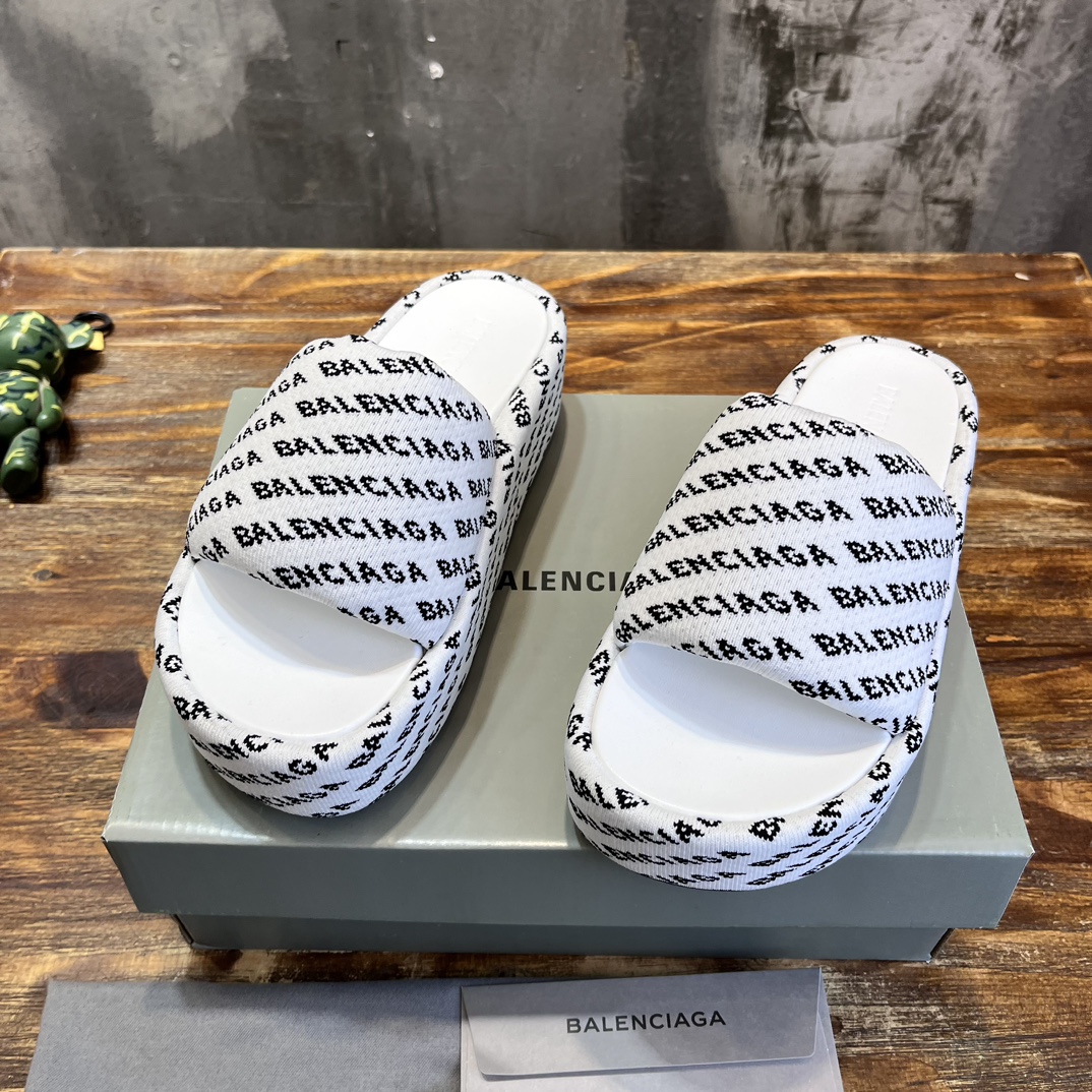Balenciaga 巴黎世家 《独家 》23vs春夏松糕厚底 凉拖系列