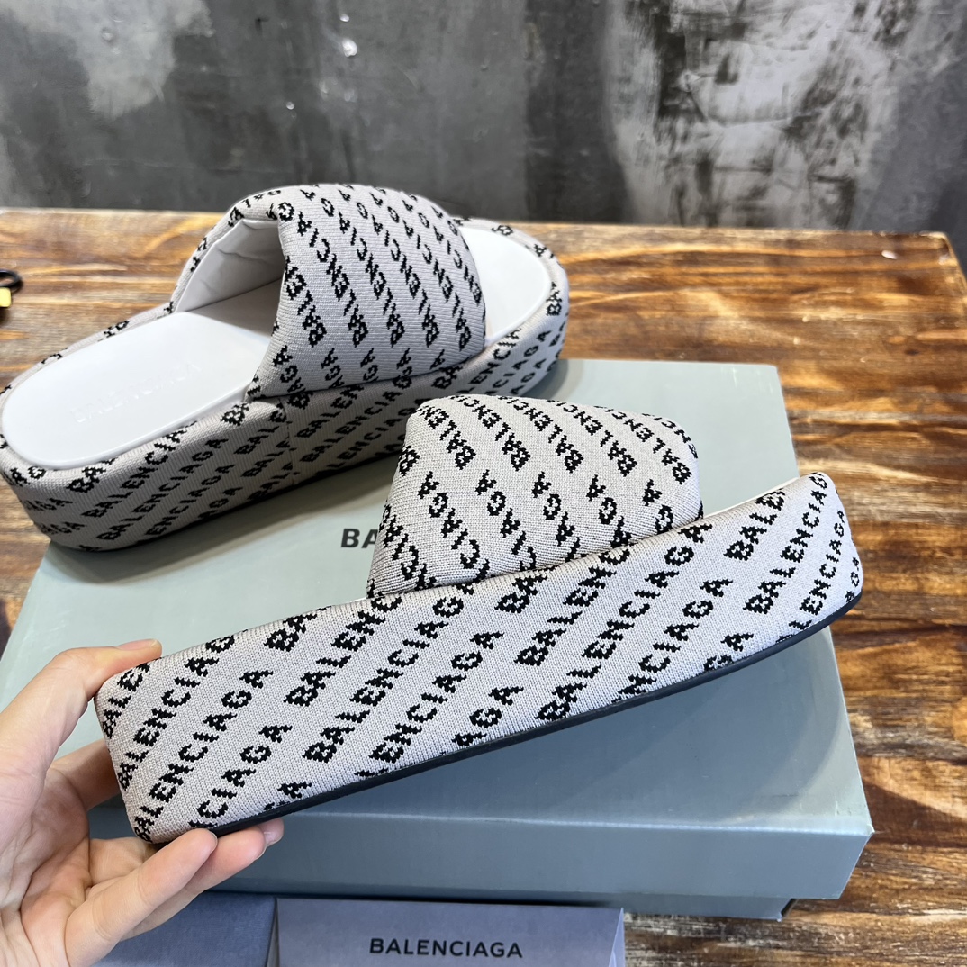 Balenciaga 巴黎世家 《独家 》23vs春夏松糕厚底 凉拖系列