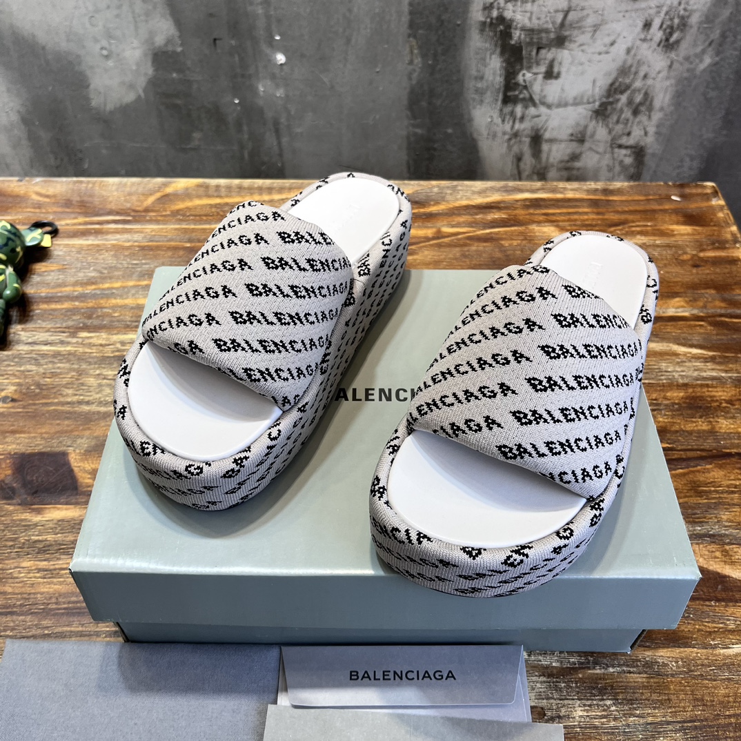 Balenciaga 巴黎世家 《独家 》23vs春夏松糕厚底 凉拖系列