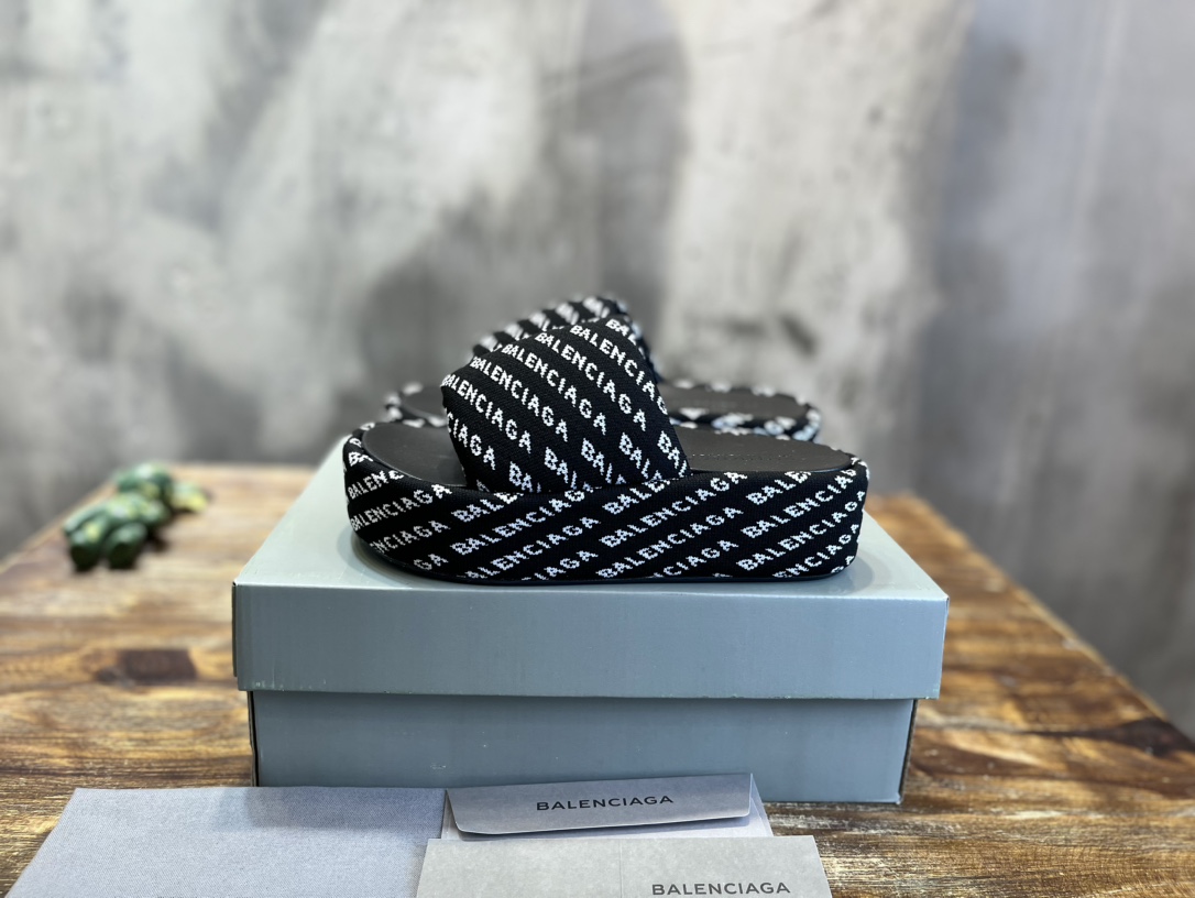 Balenciaga 巴黎世家 《独家 》23vs春夏松糕厚底 凉拖系列