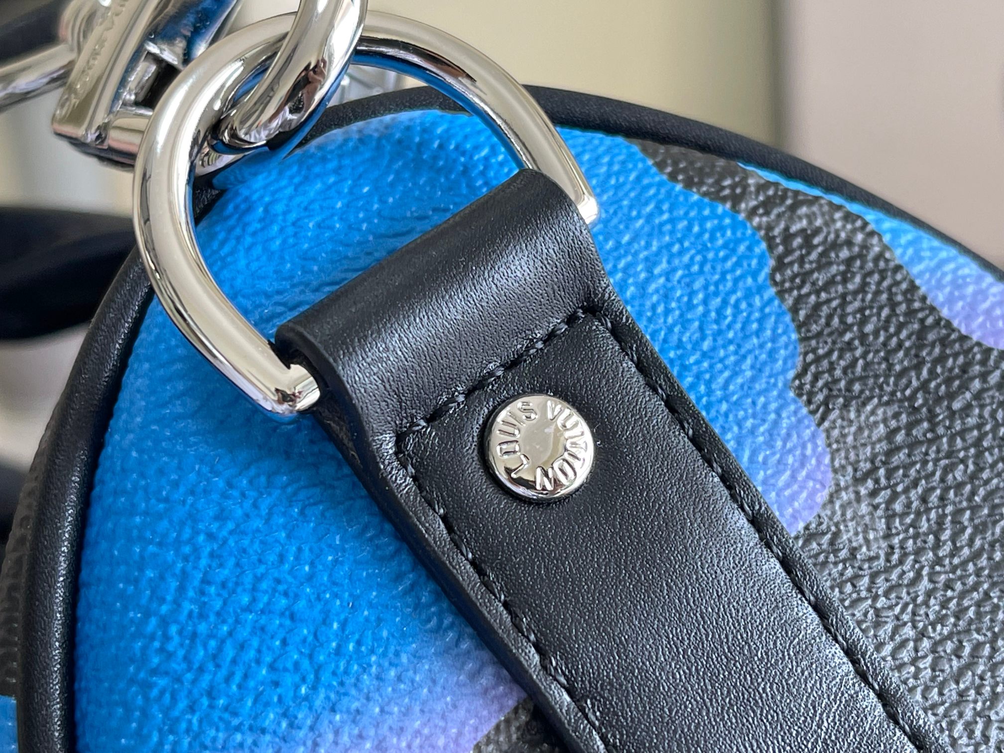 its compact structure is ideal for storing daily essentials such as a - Bag 8
