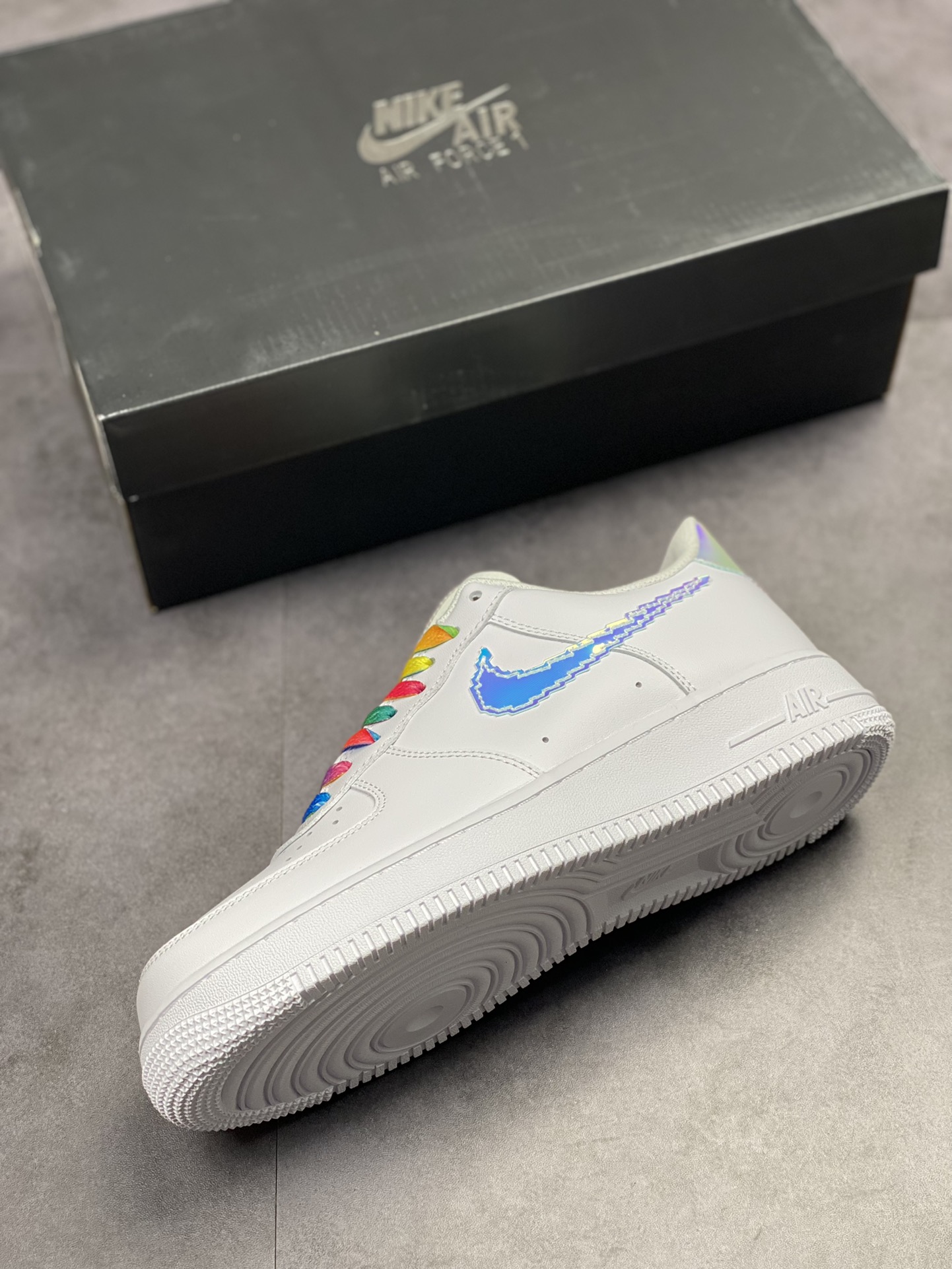 180 Nike Air Force 1 Low 07 彩虹像素CV1699-100