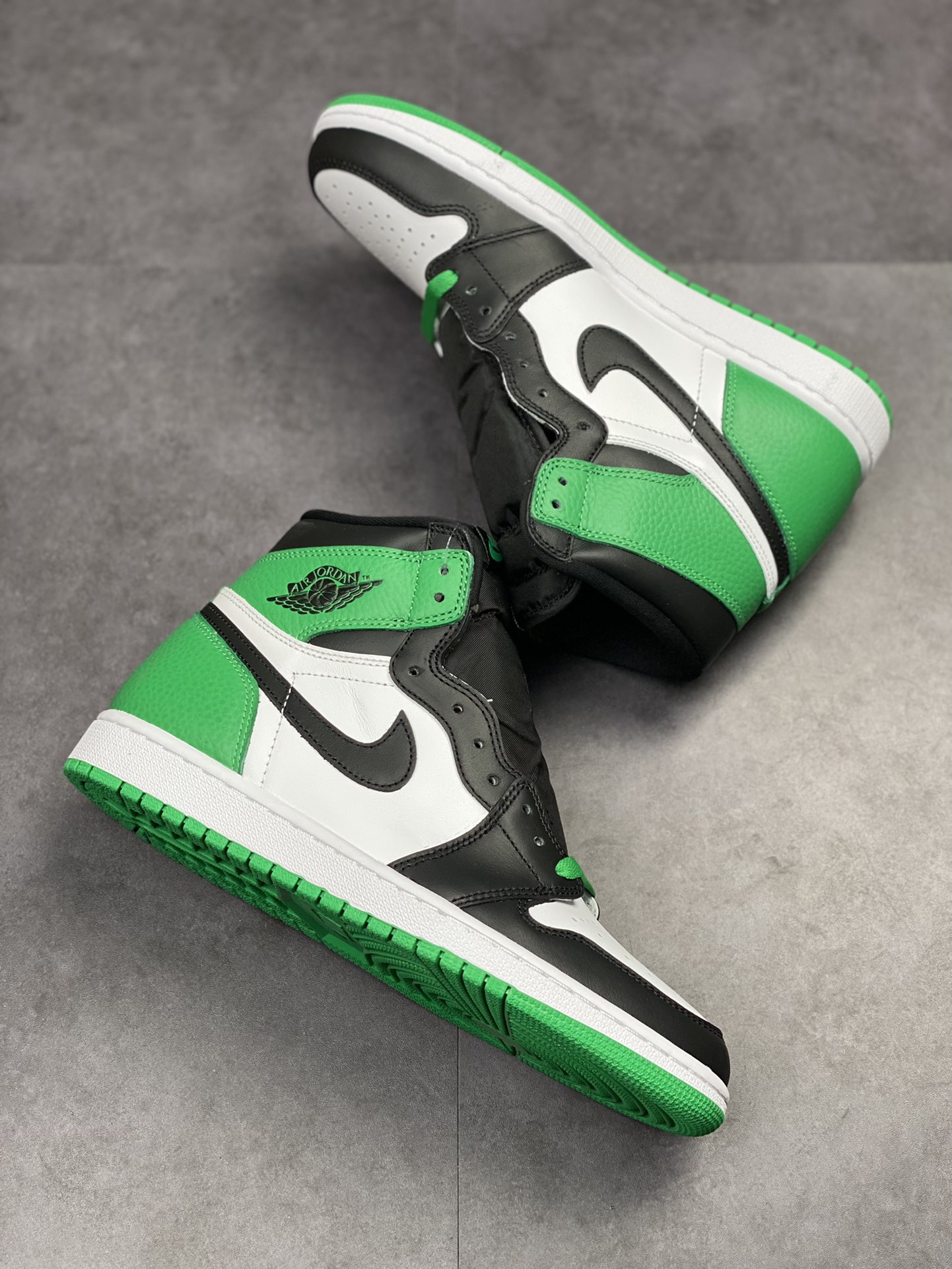 300 Air Jordan 1 High OG ”Lucky Green” 黑绿脚趾 DZ5485031