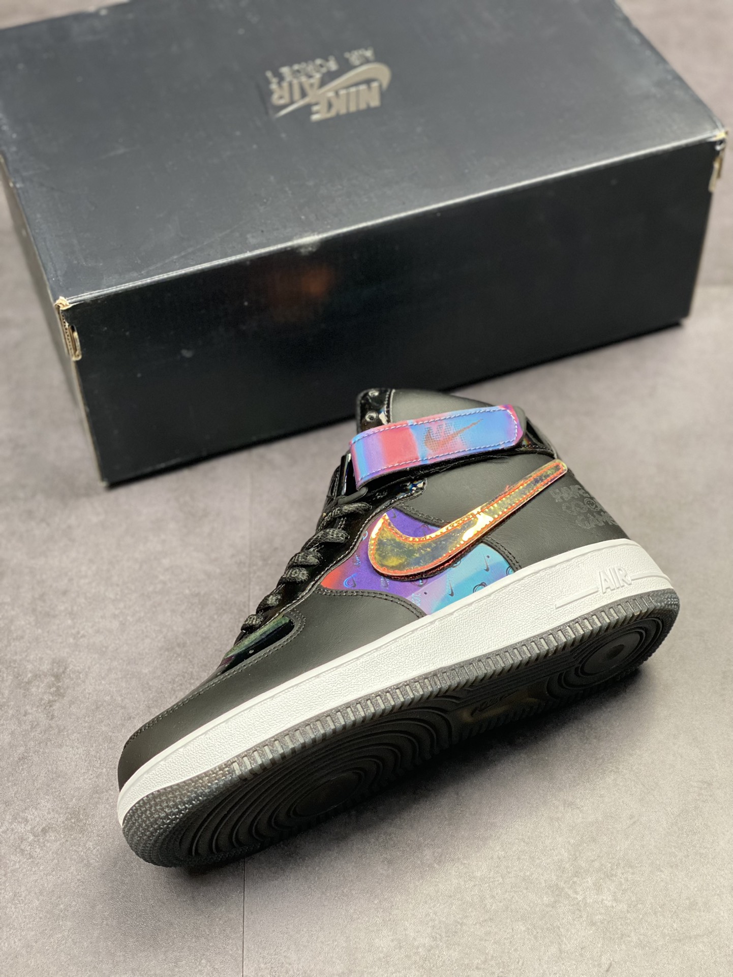 190 Nike Air Force 1 HIGH '07 LV8 镭射彩DC0831-101