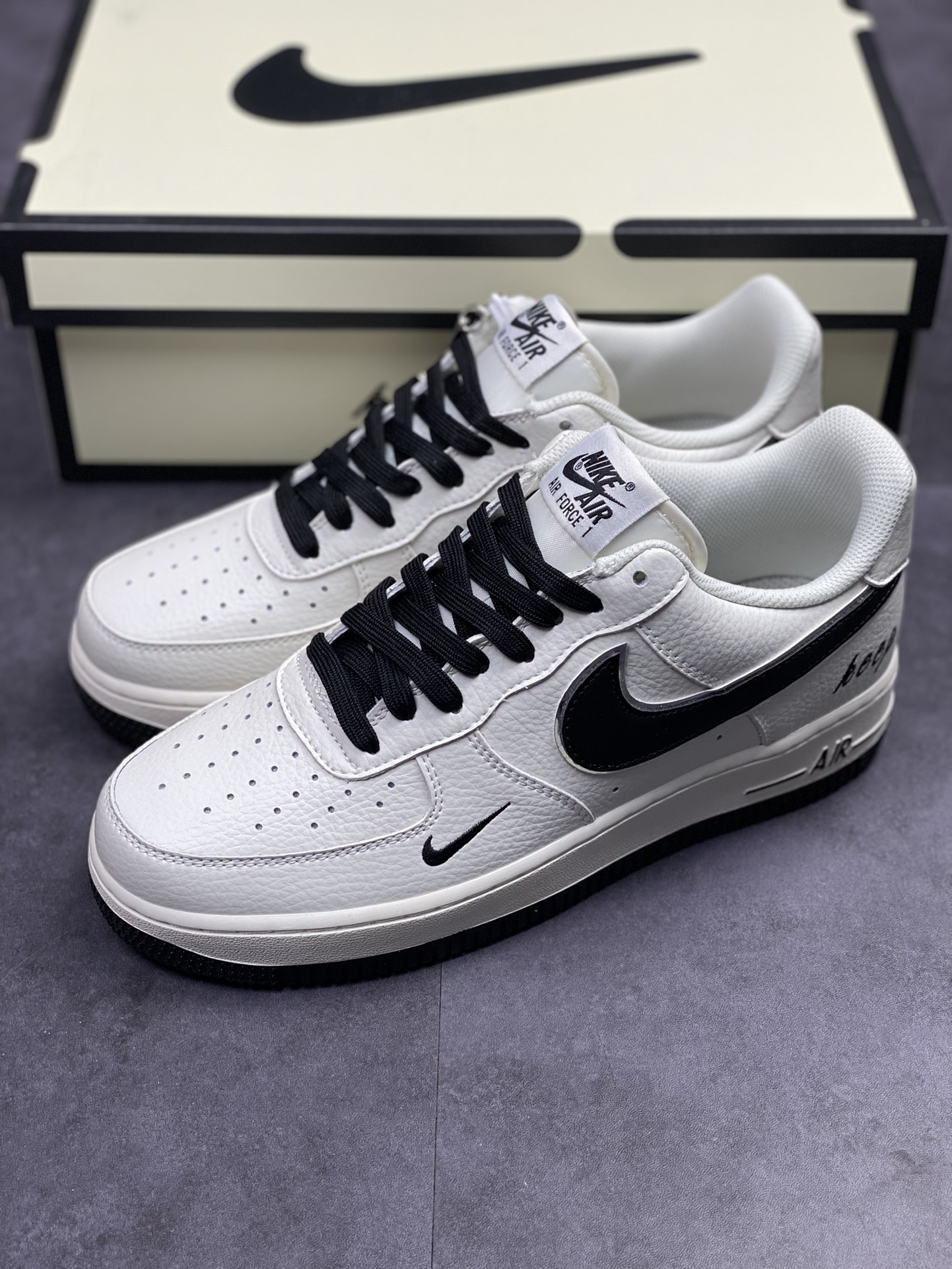 250 Nike Air Force 1 Low 07 黑银勾 BM1996-022